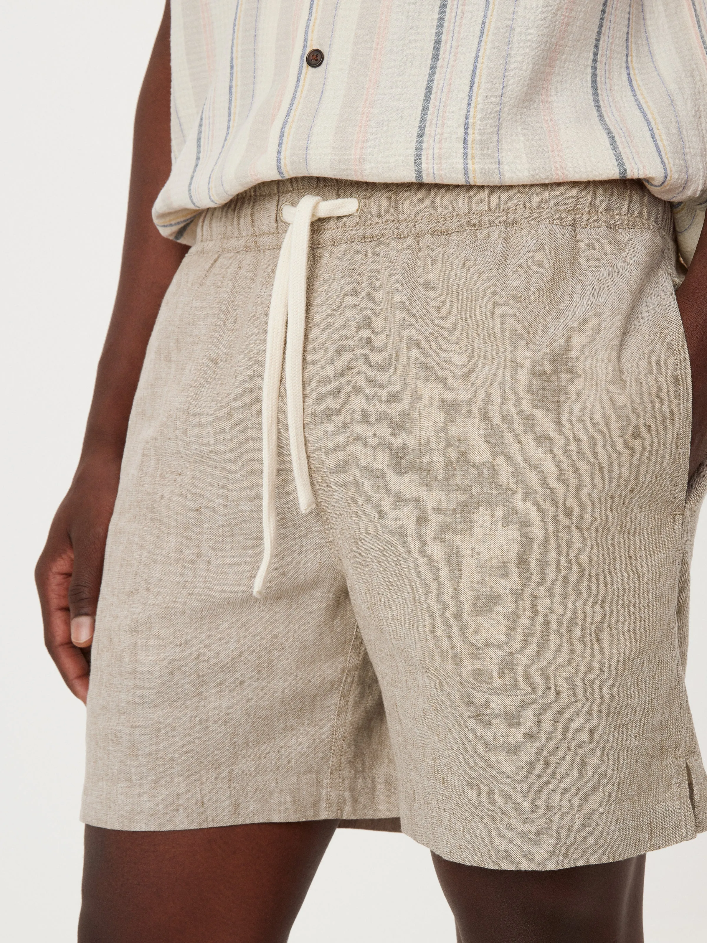 The Owen Linen Short in Hazel sold by Frank & Oak product image thumbnail 4