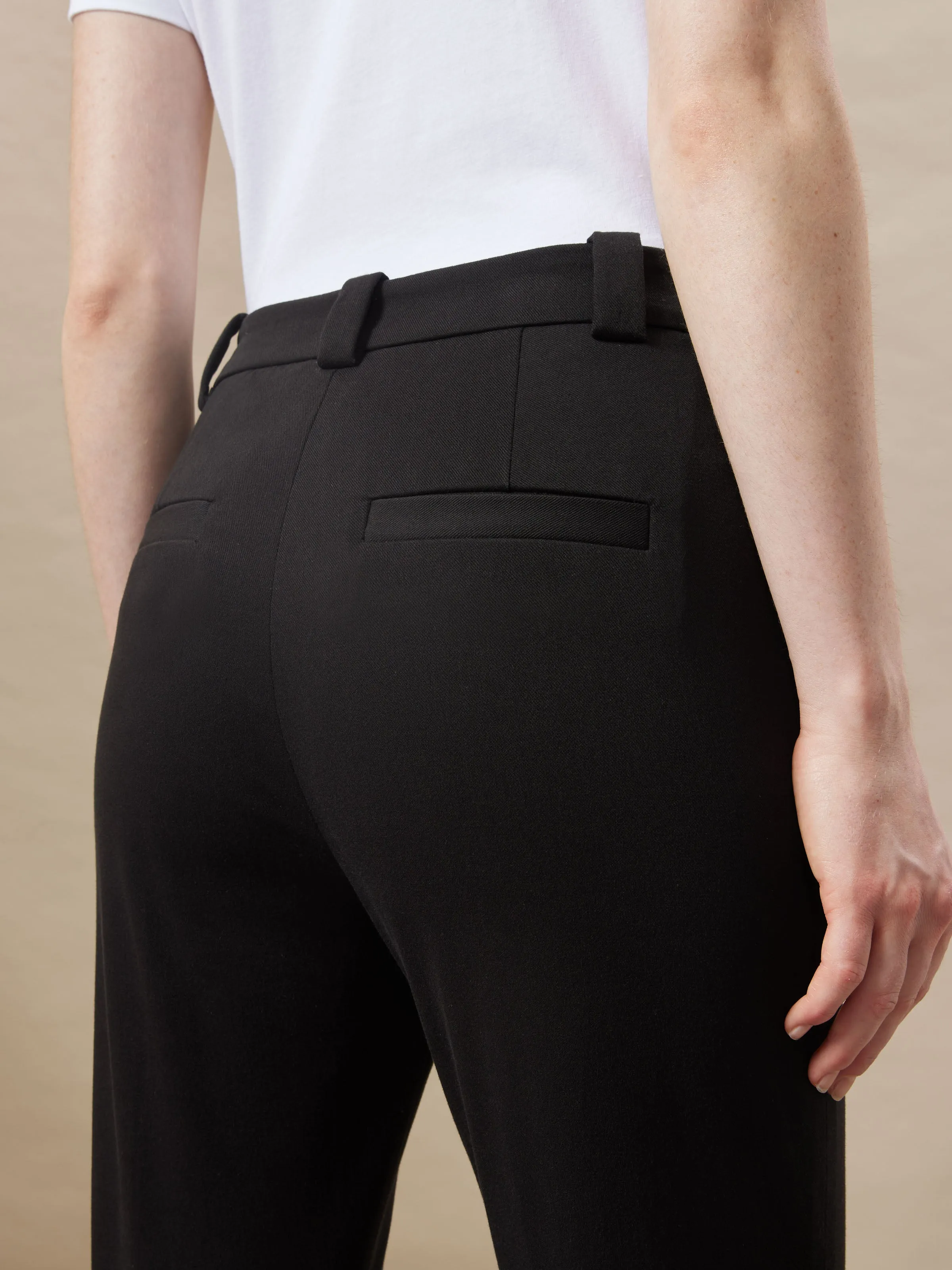 The Eleanor Slim Flex Pant in Black sold by Frank & Oak product image thumbnail 4
