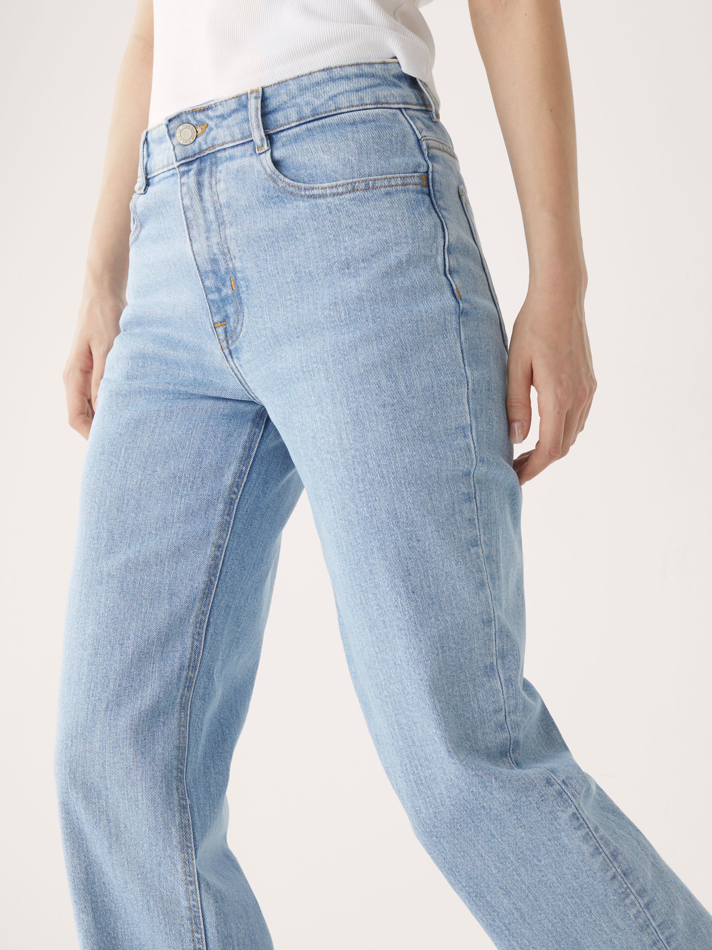 The Marianne High Rise Relaxed Straight Jean in Light Indigo sold by Frank & Oak product image thumbnail 3