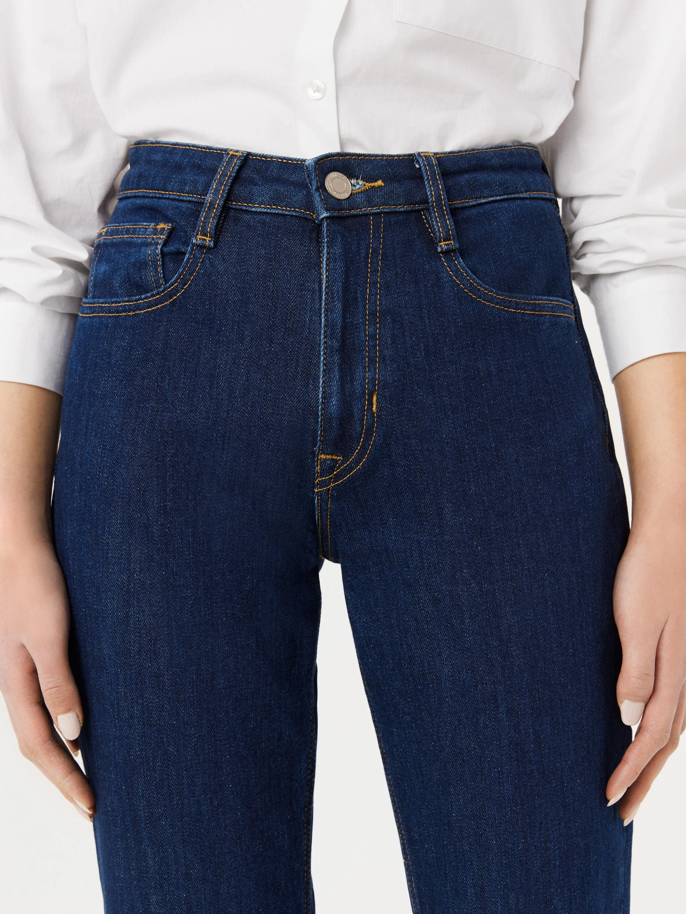 The Cyndi Straight Jean in Dark Wash sold by Frank & Oak product image thumbnail 5