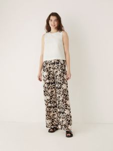 The TENCEL™ Linen Shell Top in White sold by Frank & Oak