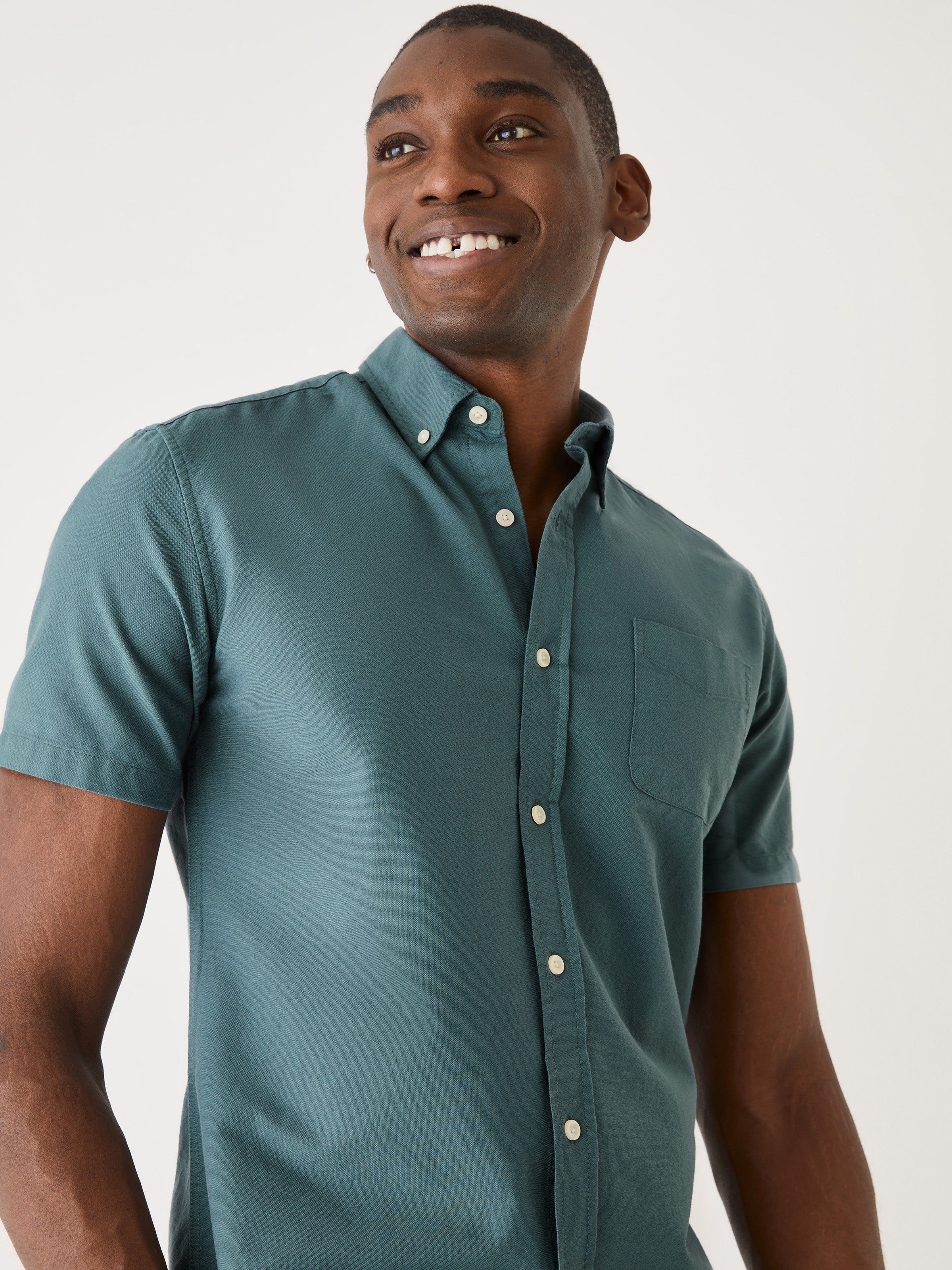 The Short-Sleeved Jasper Oxford Shirt in Green sold by Frank & Oak product image thumbnail 2