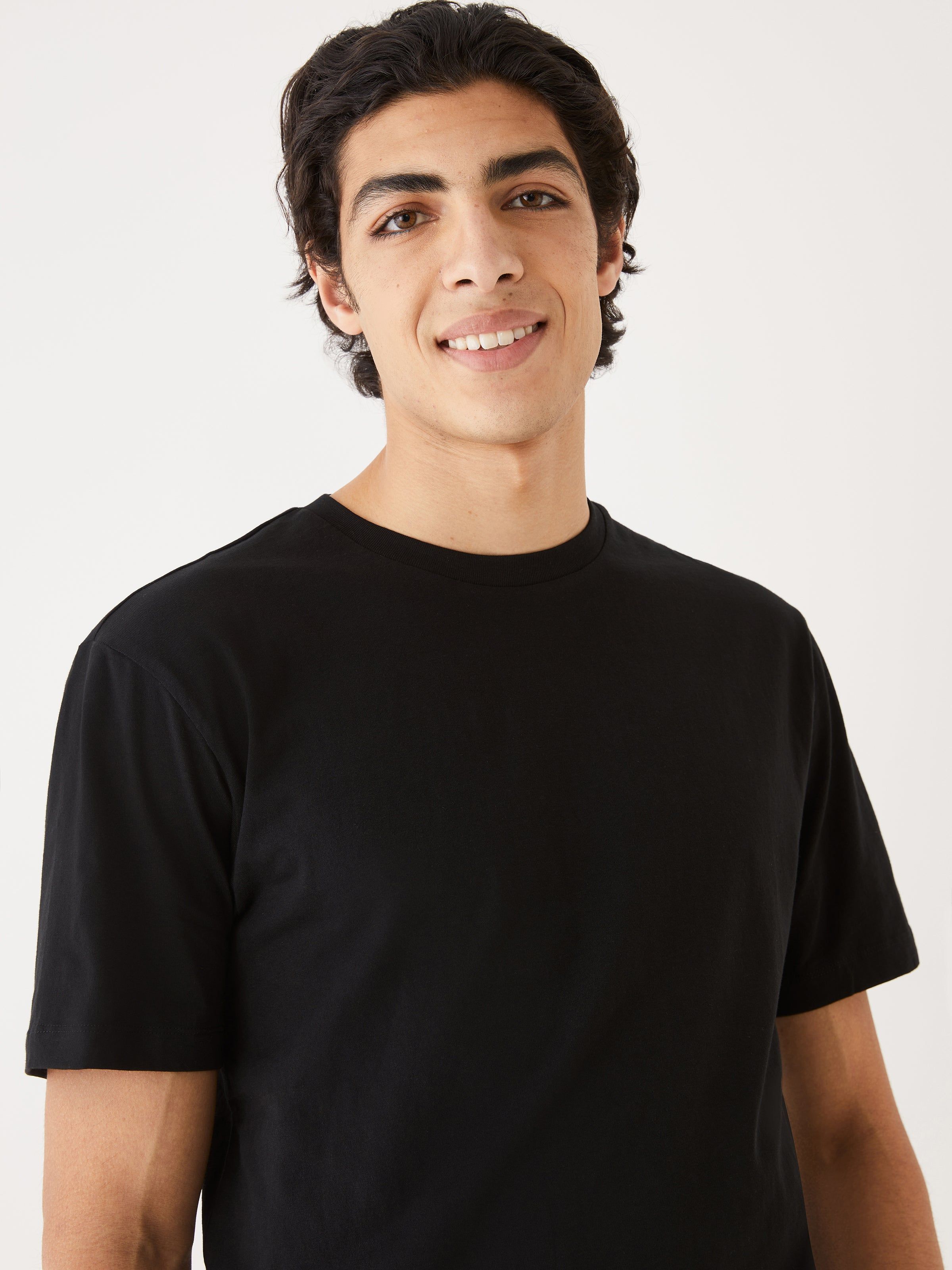 The Relaxed Arc Hem T-Shirt in Black sold by Frank & Oak product image thumbnail 3