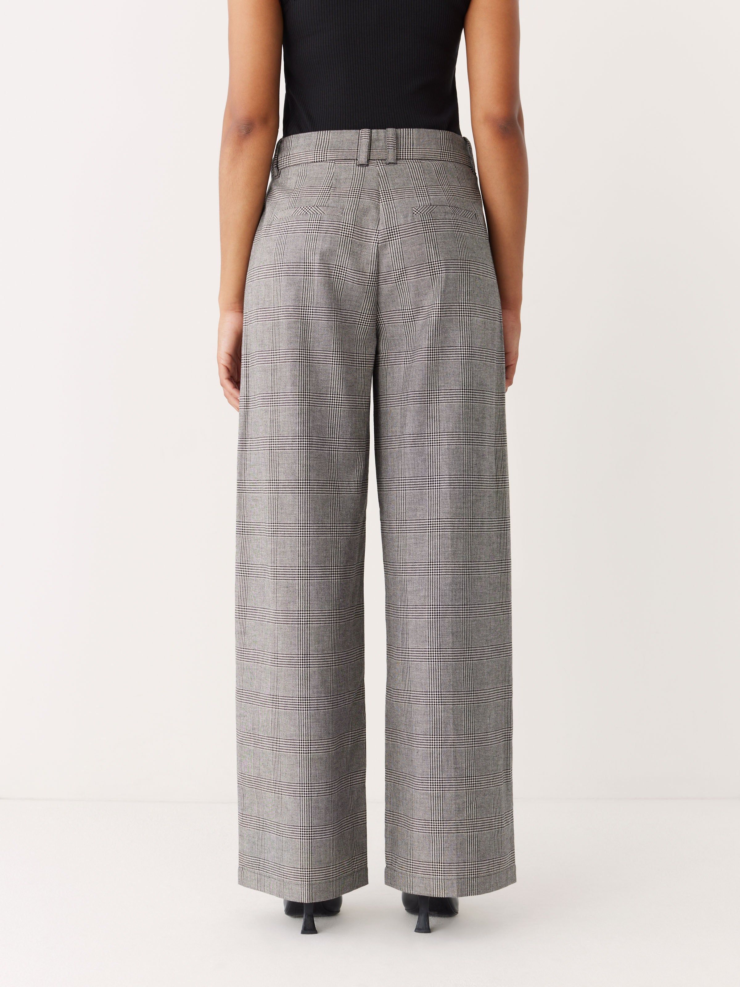 The Emma Ultra Wide Leg Pant in Black sold by Frank & Oak product image thumbnail 3