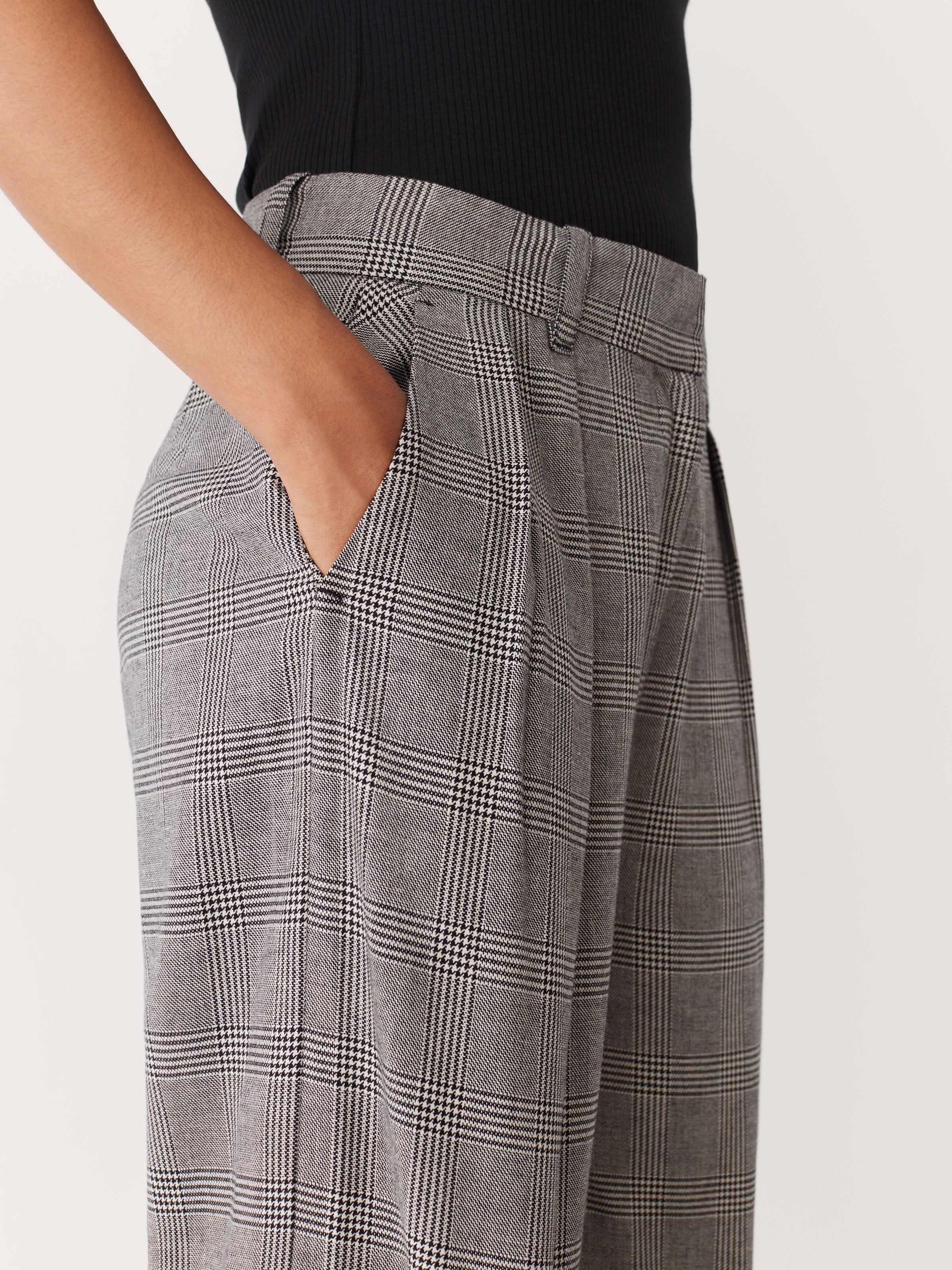 The Emma Ultra Wide Leg Pant in Black sold by Frank & Oak product image thumbnail 4