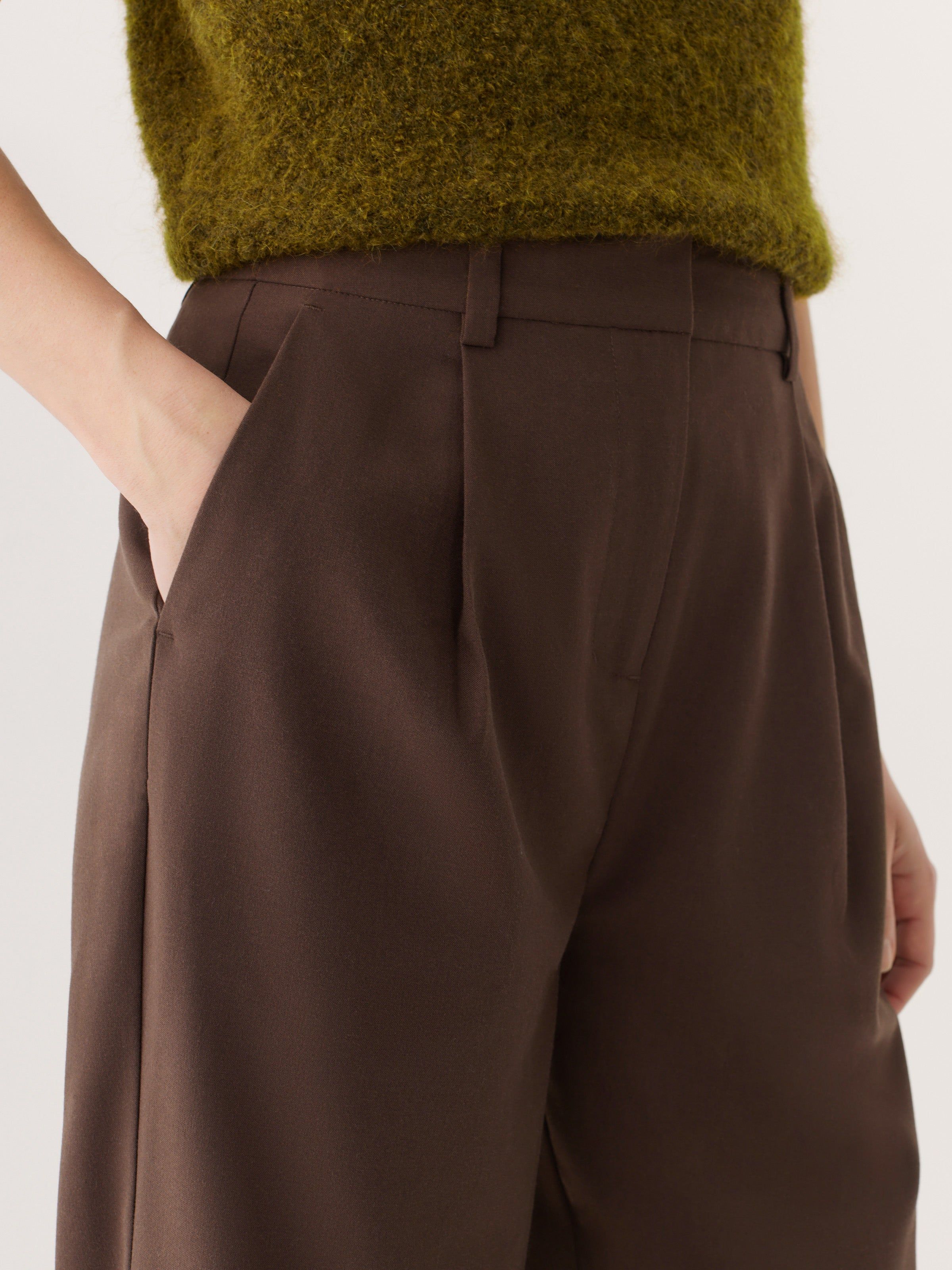 The Amelia Balloon Pant in Café sold by Frank & Oak product image thumbnail 4