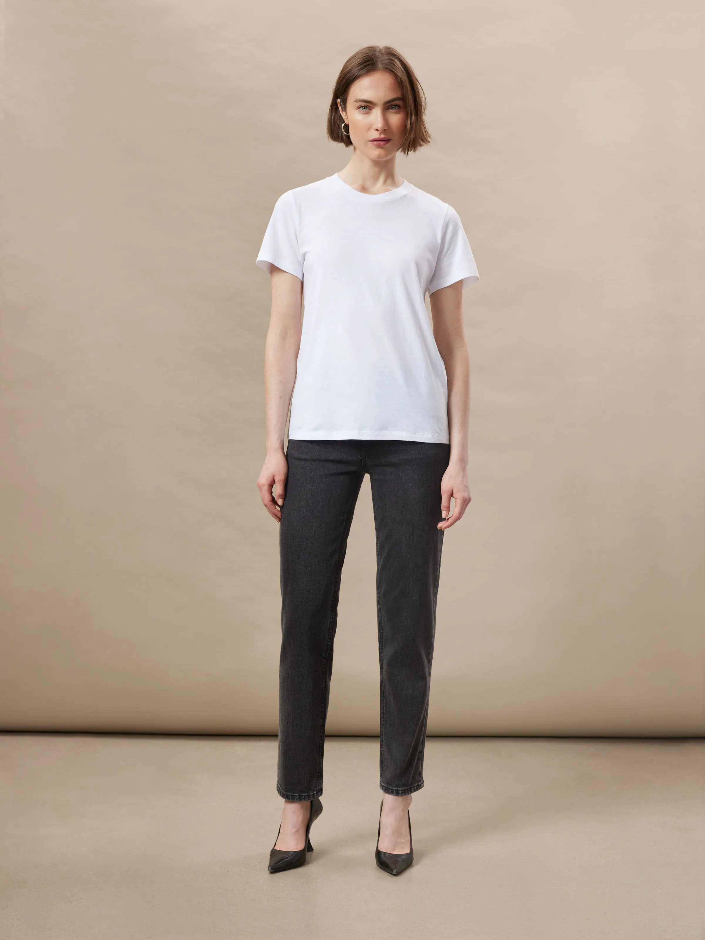 The Cyndi Straight Jean in Washed Black sold by Frank & Oak product image thumbnail 3