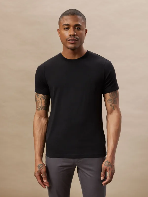 The Slim Fit Essential T-Shirt in Black made by Frank & Oak