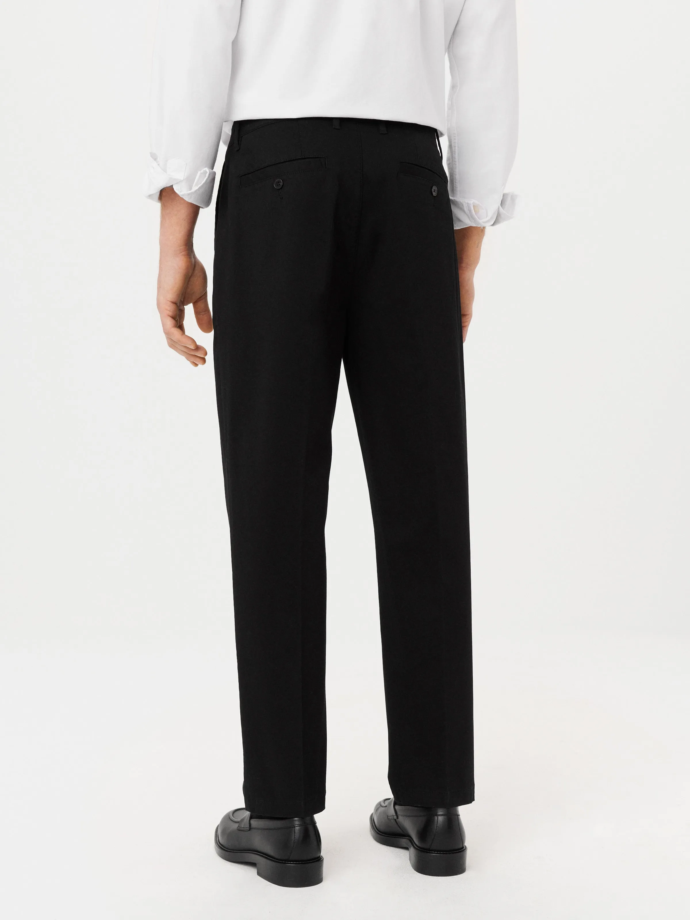 The Jamie Relaxed Tapered Pant in Black sold by Frank & Oak product image thumbnail 3