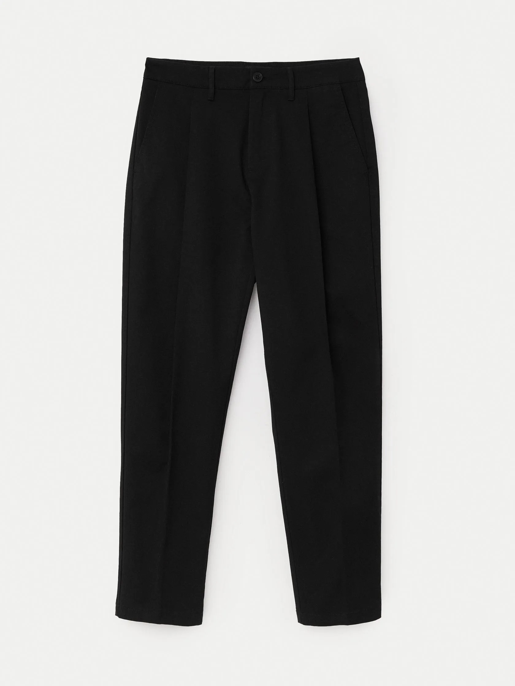 The Jamie Relaxed Tapered Pant in Black sold by Frank & Oak product image thumbnail 5