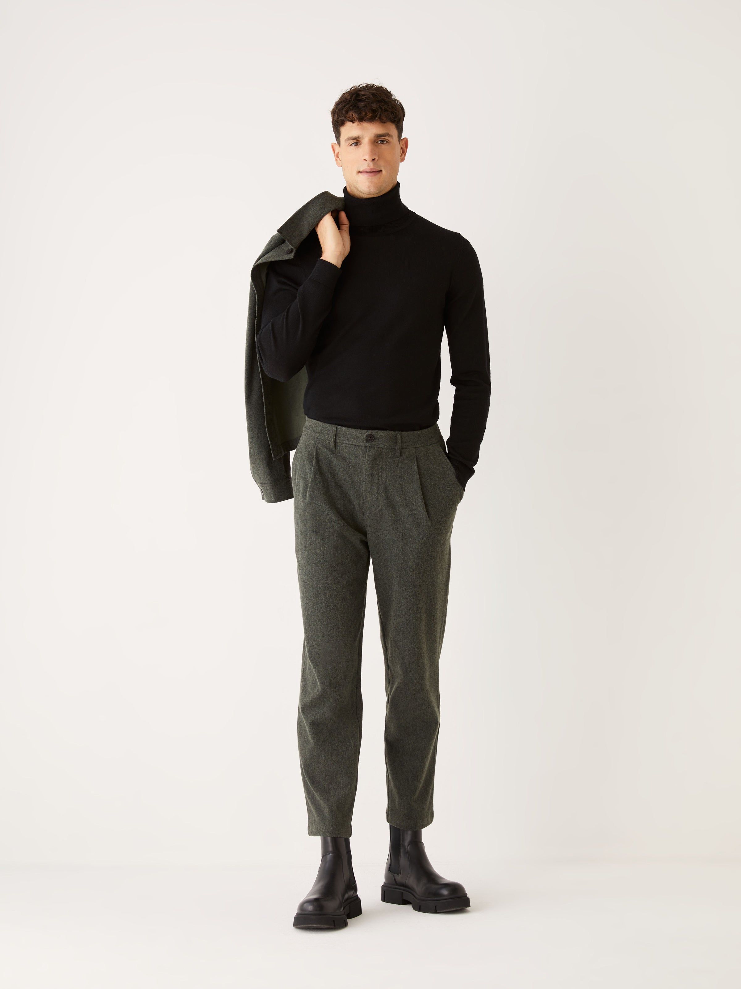 The Pleated Flex Pant in Green sold by Frank & Oak product image thumbnail 5