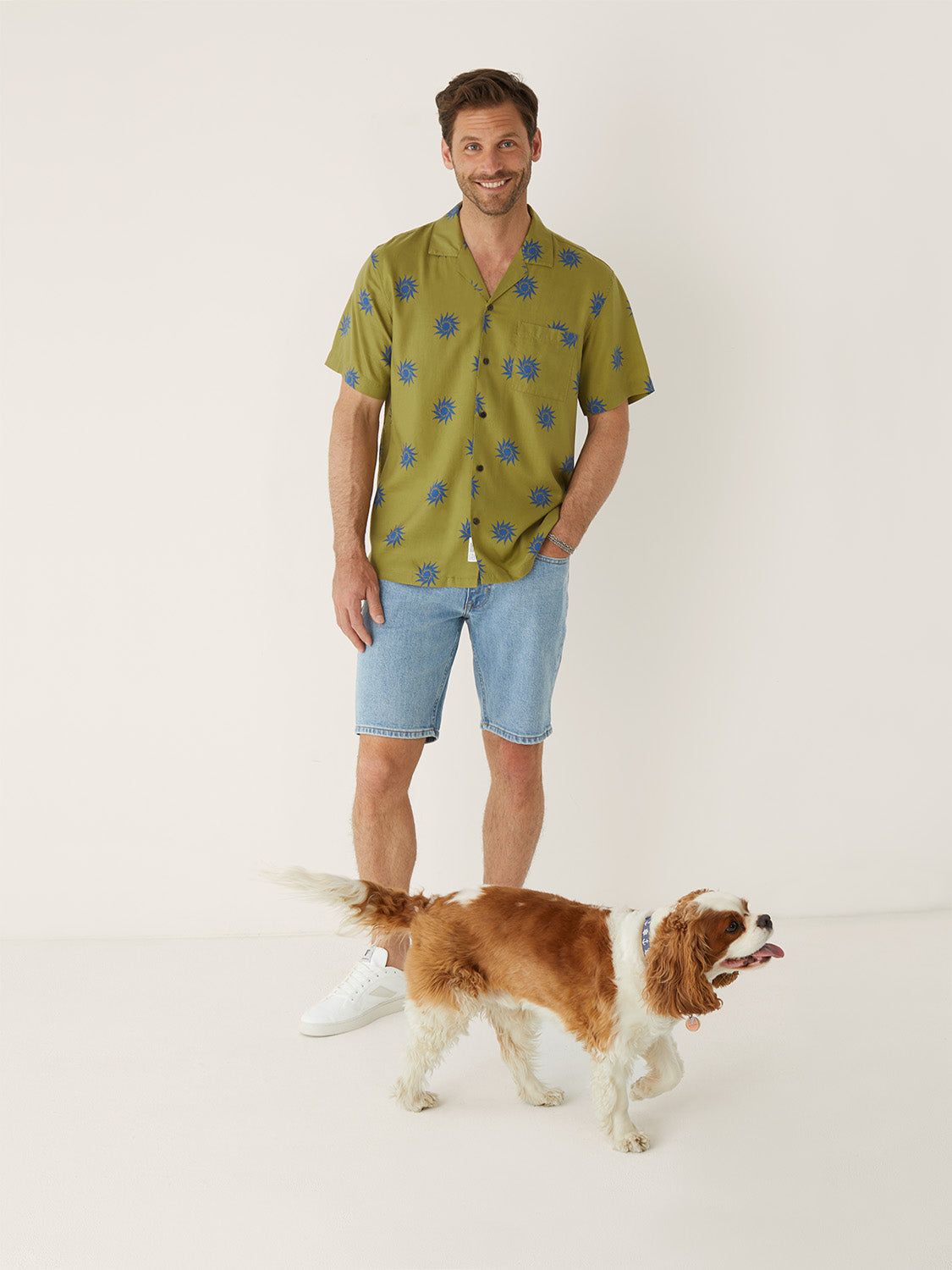 The Sun Print Camp Collar in Khaki Green sold by Frank & Oak product image thumbnail 4