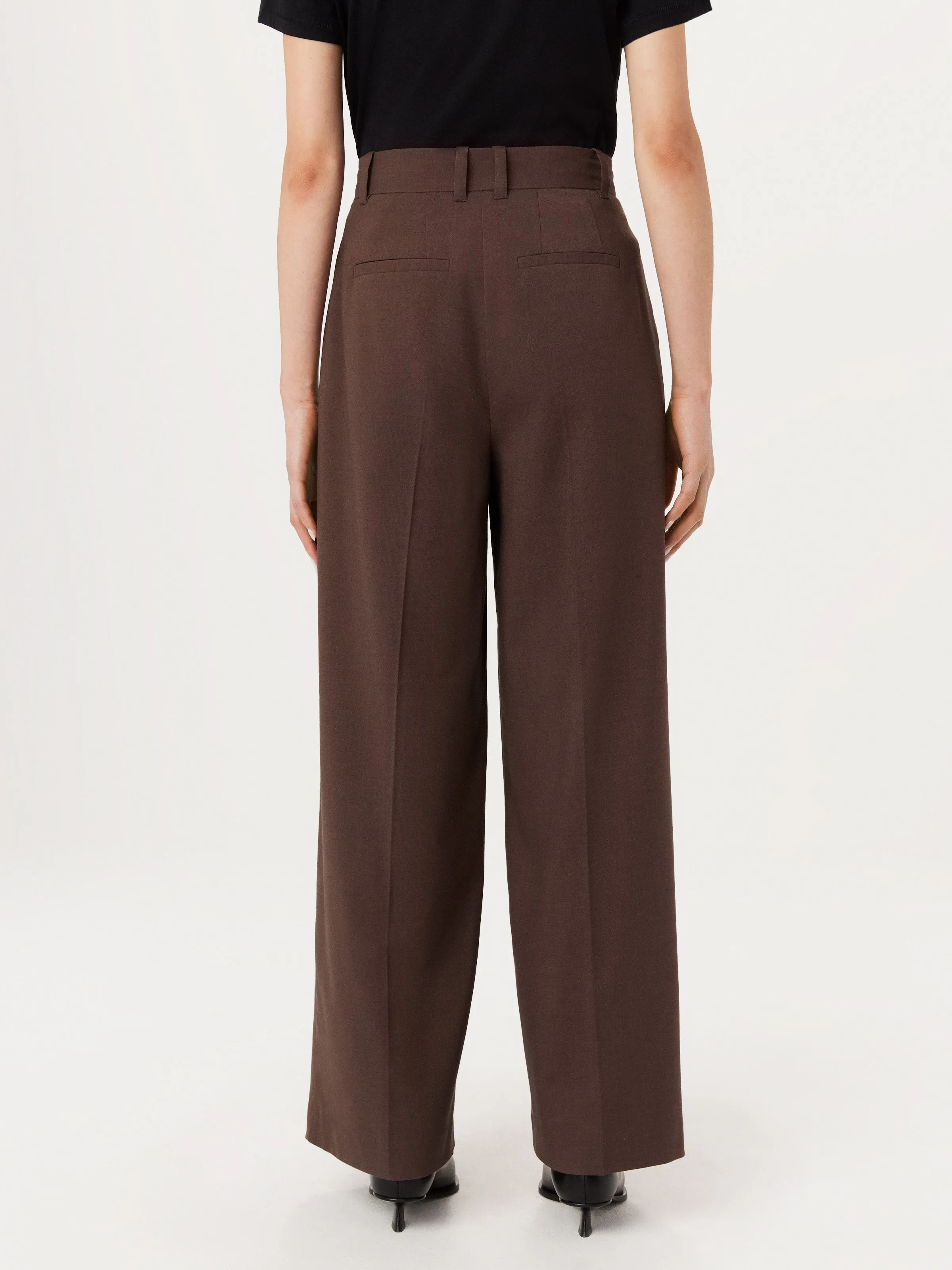 The Emma Ultra Wide Leg Pant in Dark Roast sold by Frank & Oak product image thumbnail 4