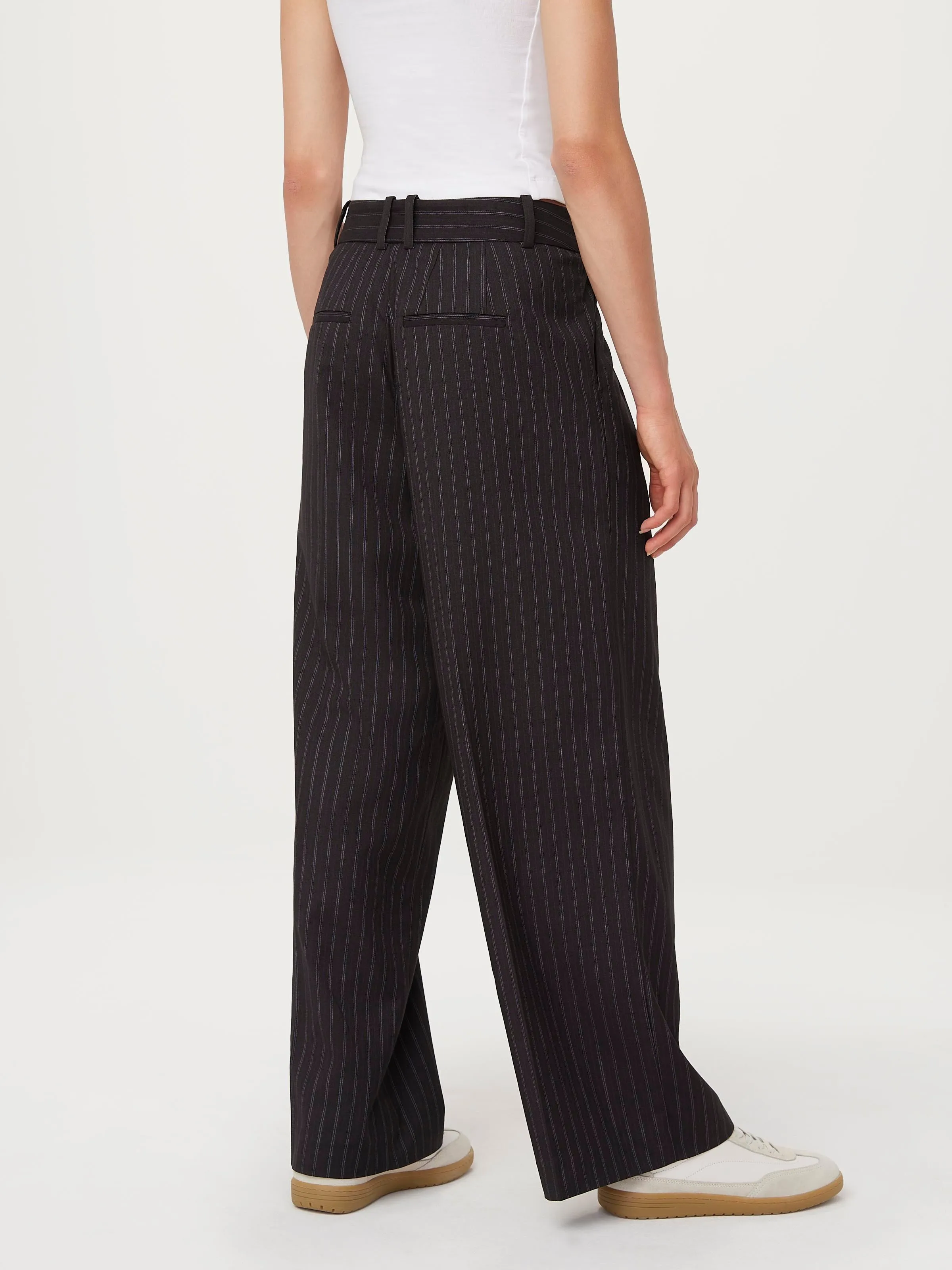 The Low Rise Emma Pant in Charcoal Grey sold by Frank & Oak product image thumbnail 4