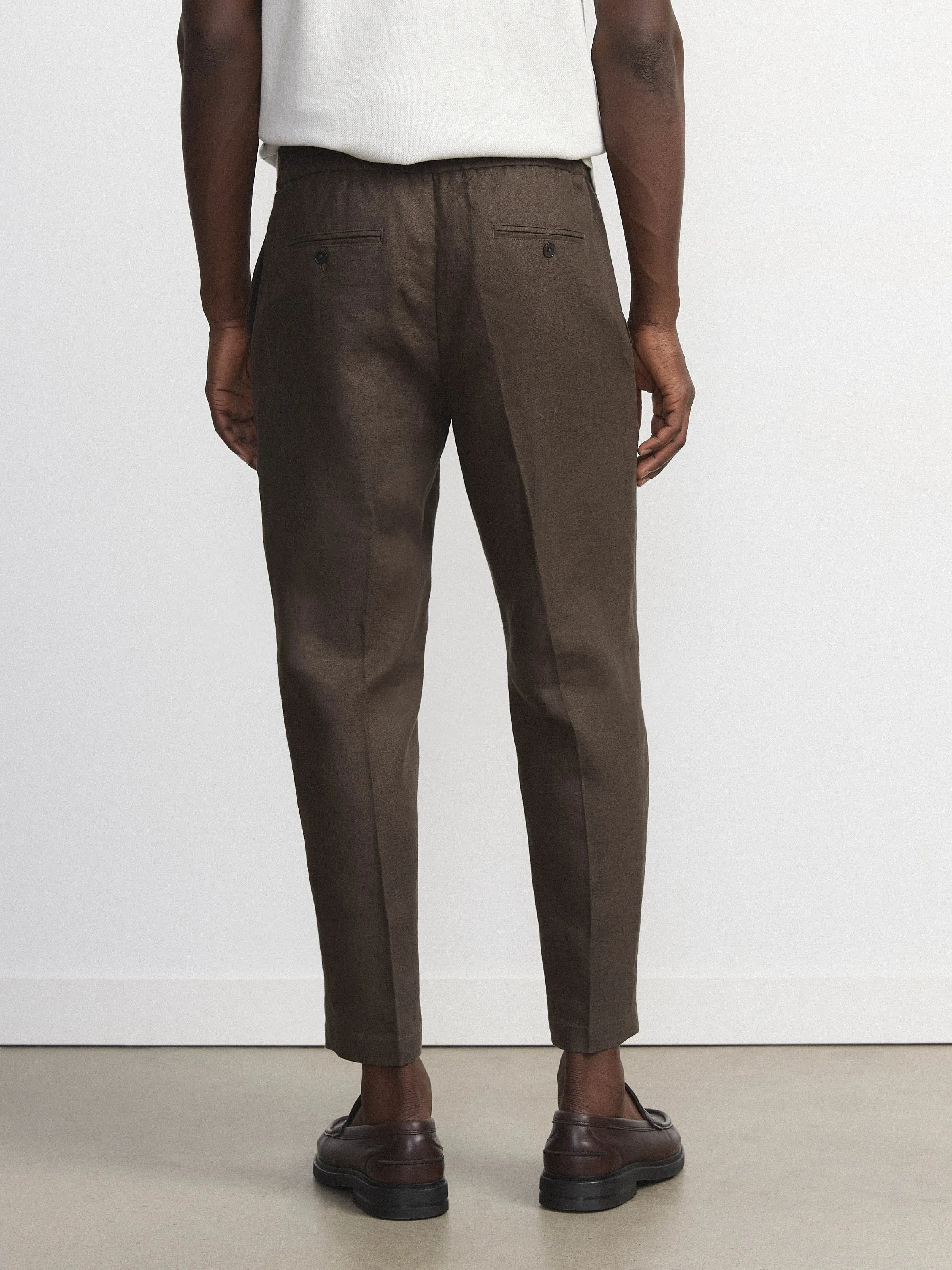 The Colin Linen Pull-On Pant in Black Olive sold by Frank & Oak product image thumbnail 3
