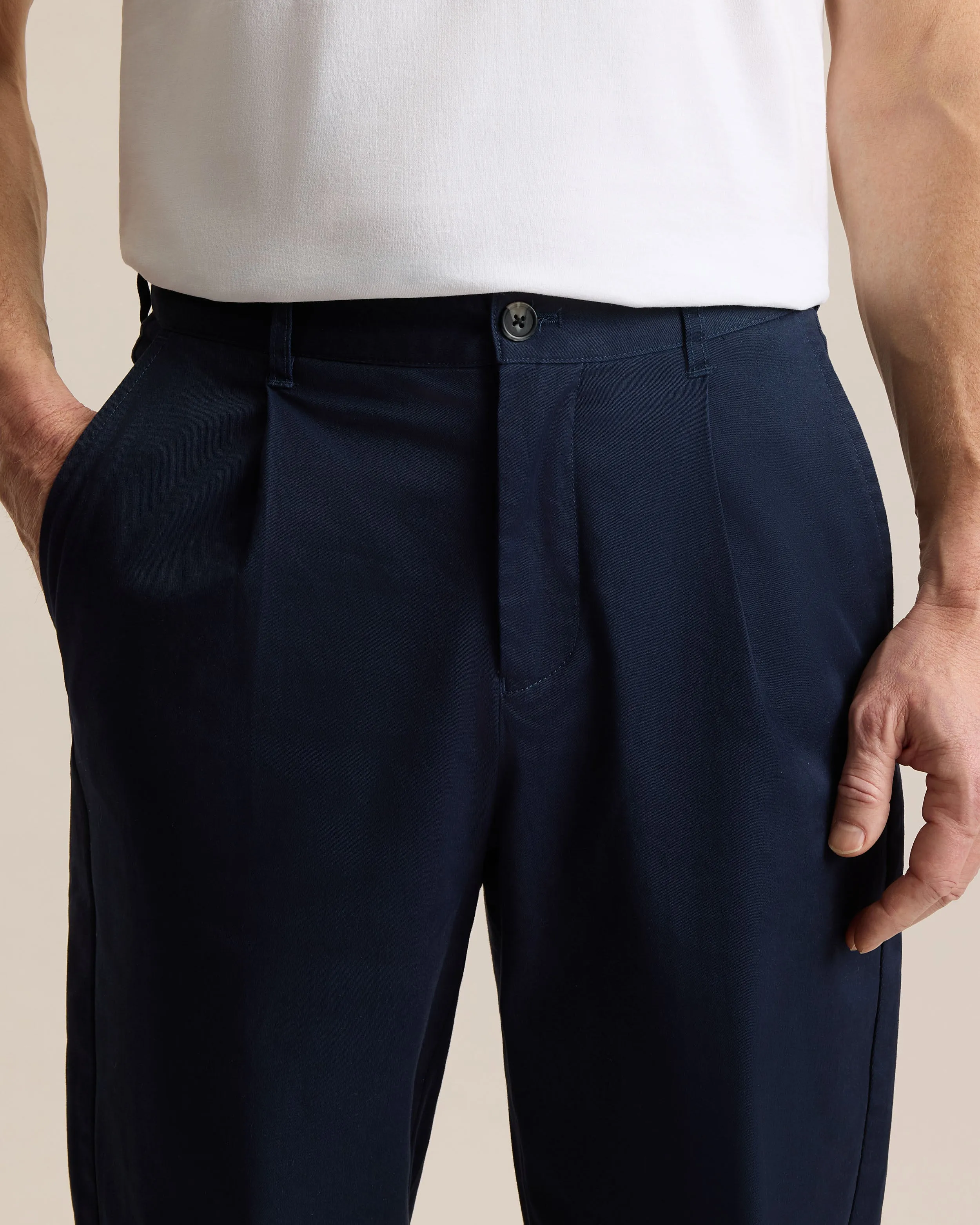 RELAXED PLEATED CHINO PANT sold by Frank & Oak product image thumbnail 3