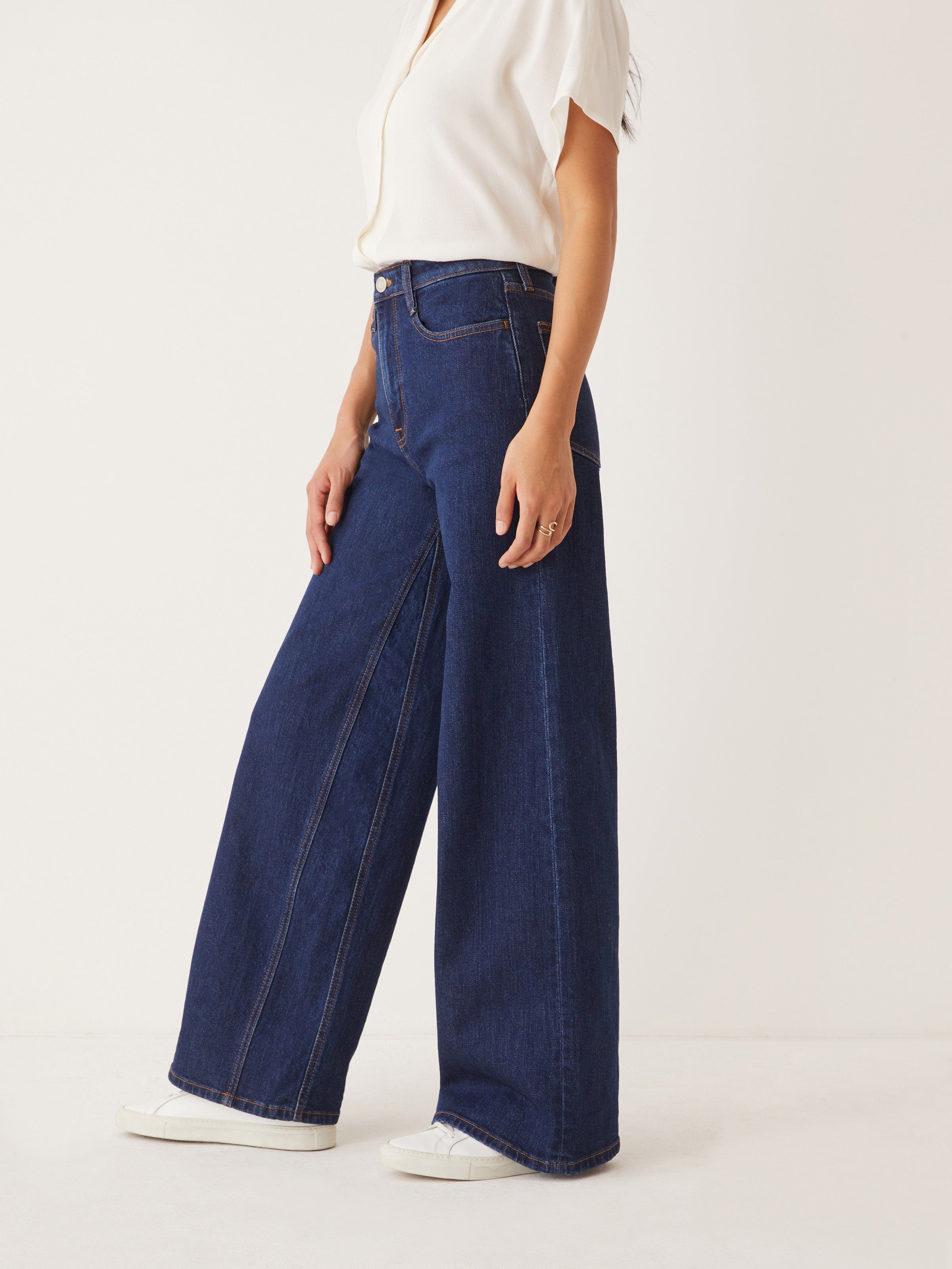 The Nina High Rise Wide Leg Jean in Dark Indigo sold by Frank & Oak product image thumbnail 4