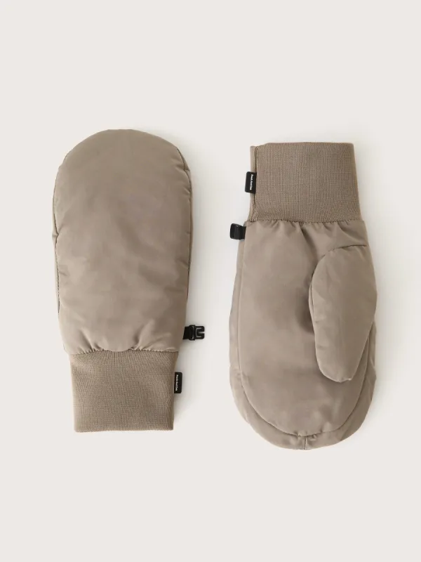 The Puffer Mittens in Walnut sold by Frank & Oak