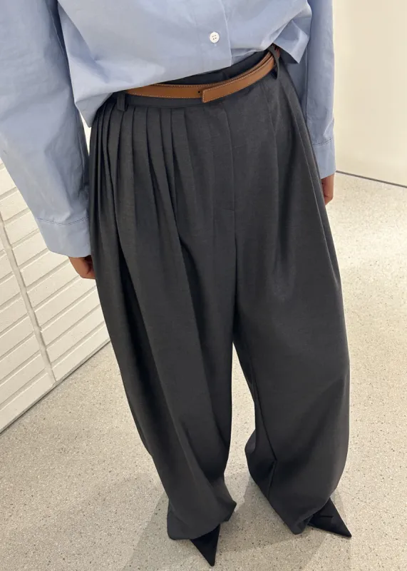 Nyla Pleated Pants - Charcoal sold by Frankie Shop