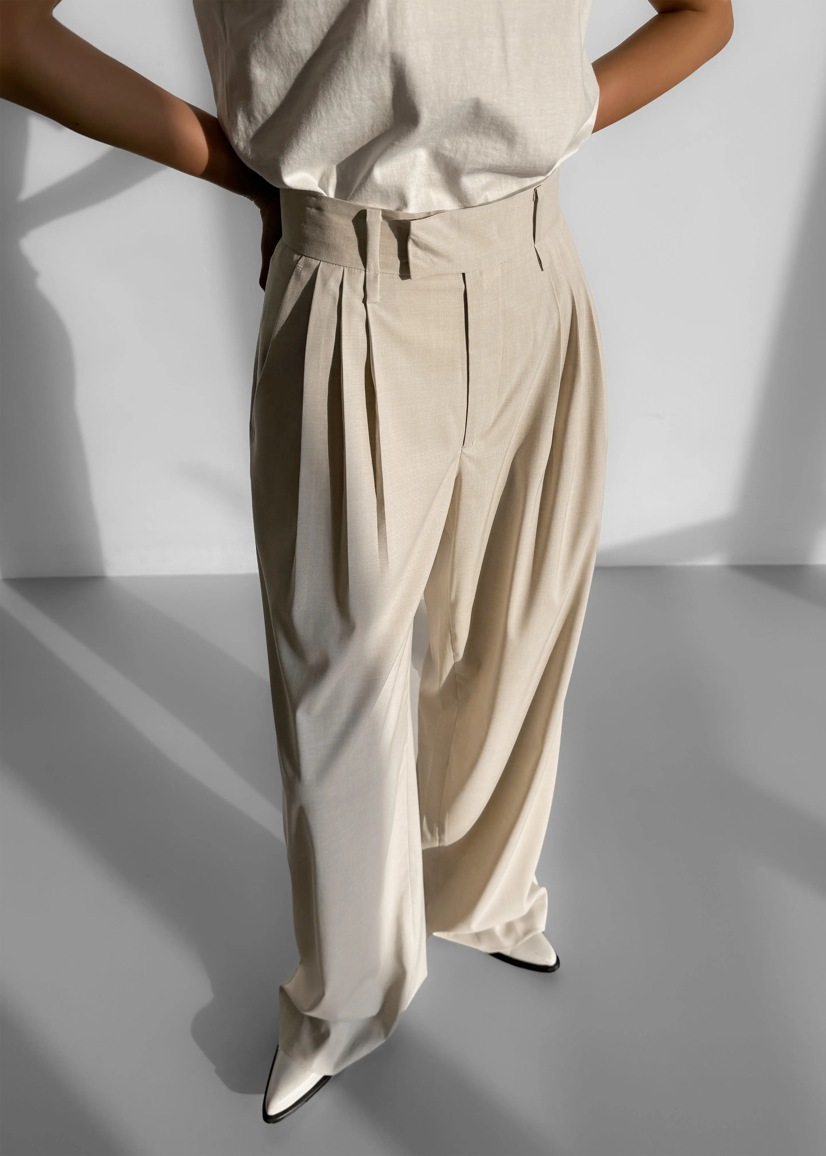 Linna Trousers - Beige sold by Frankie Shop