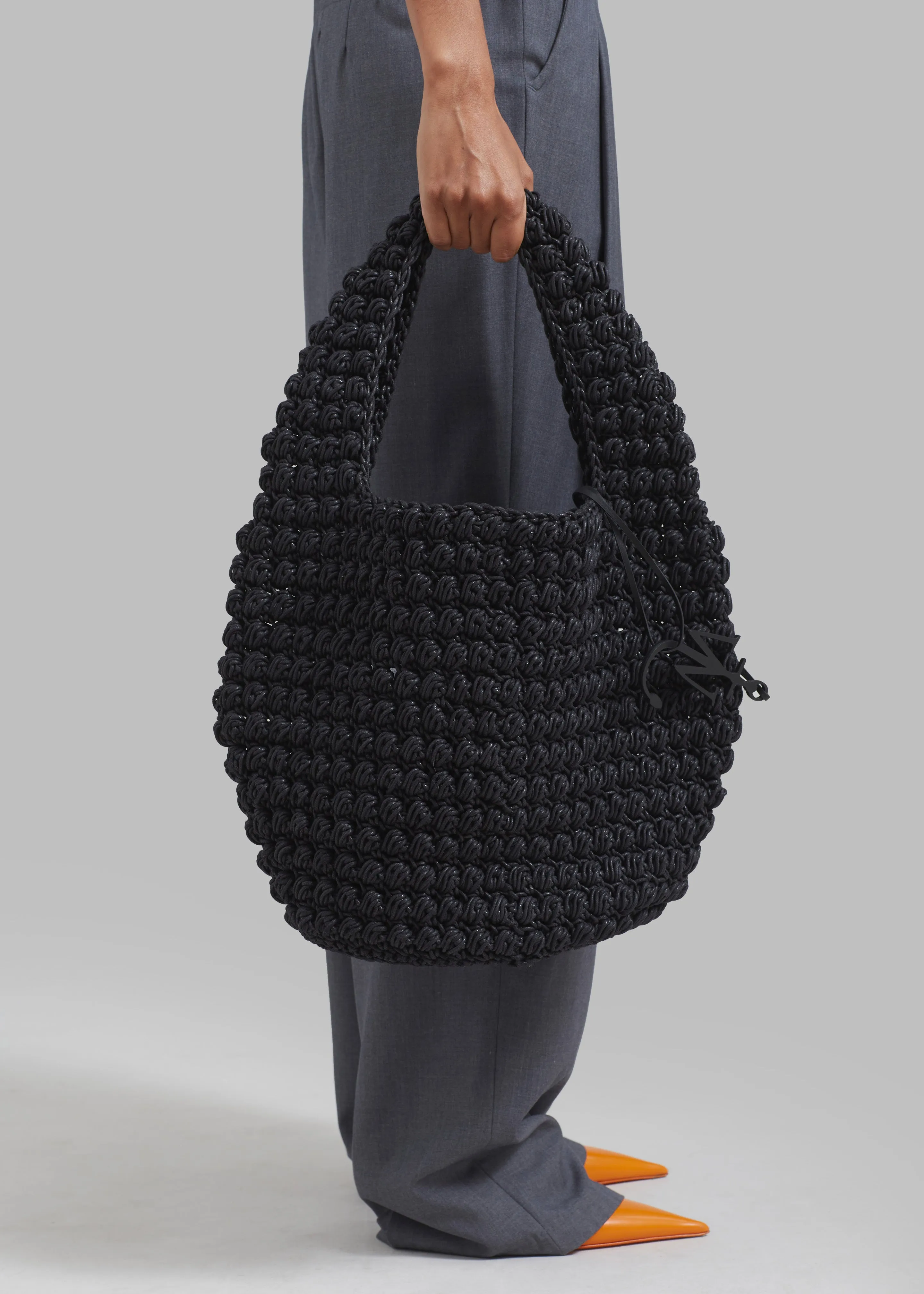 ★J W ANDERSON★ Large Popcorn Tote Bag Black HB0565FA030599 JW Anderson Large Popcorn Basket - Black | Parallel
