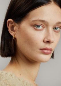 Otiumberg Small Chunky Hoops - Gold sold by Frankie Shop