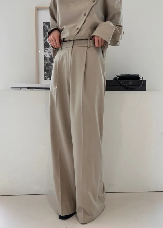 Roan Trousers - Beige sold by Frankie Shop