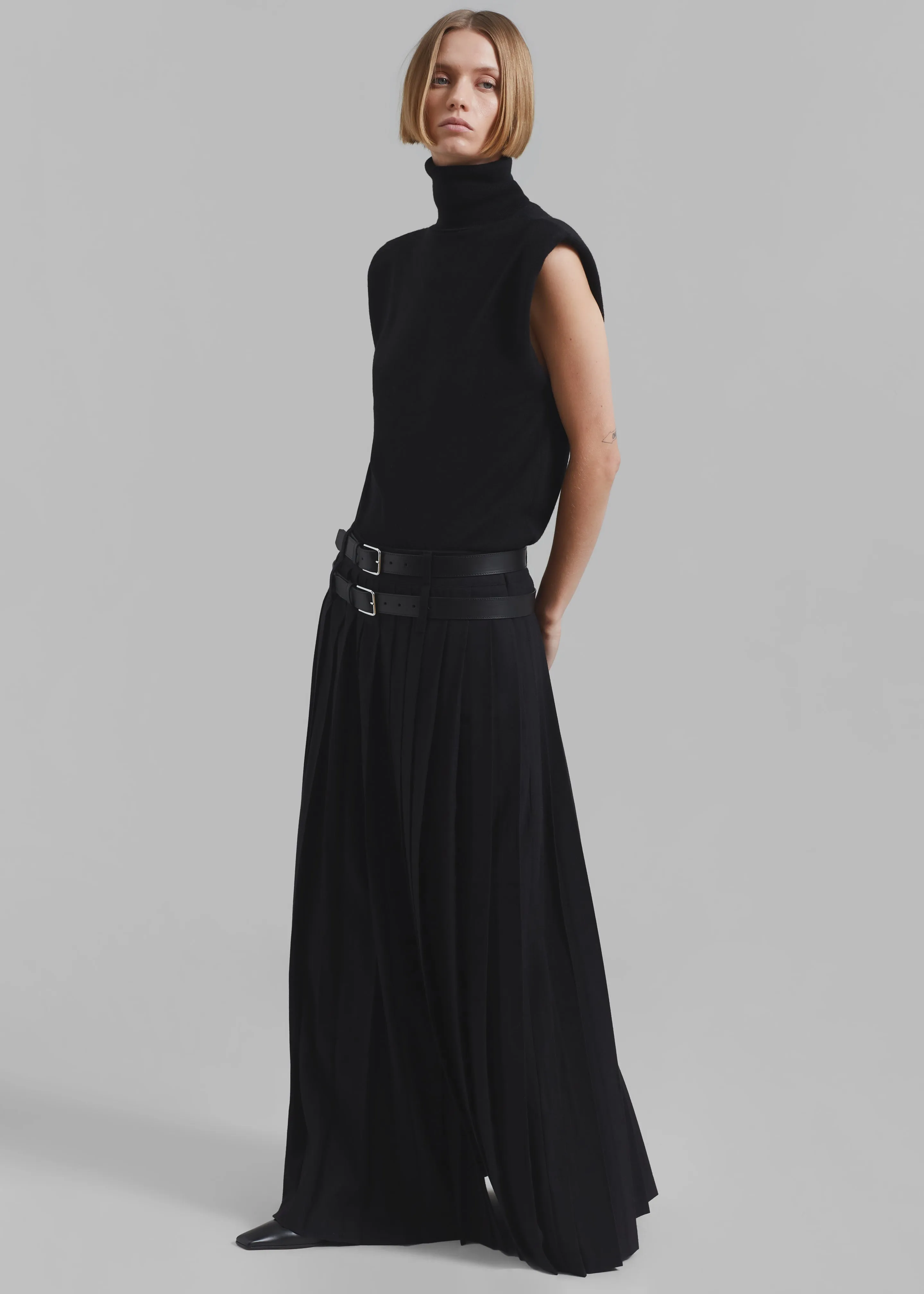 Nadia Thin Padded Sleeveless Turtleneck - Black sold by Frankie Shop product image thumbnail 4