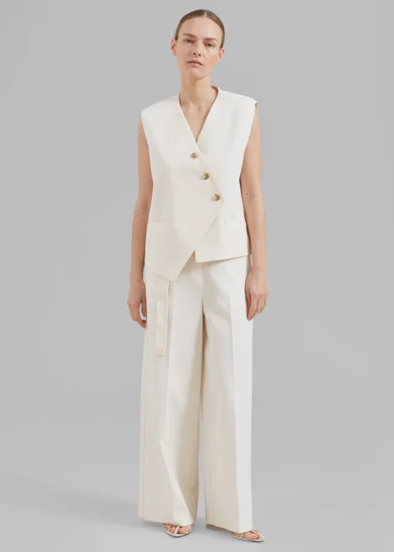 Delphi Vest - Cream made by Frankie Shop