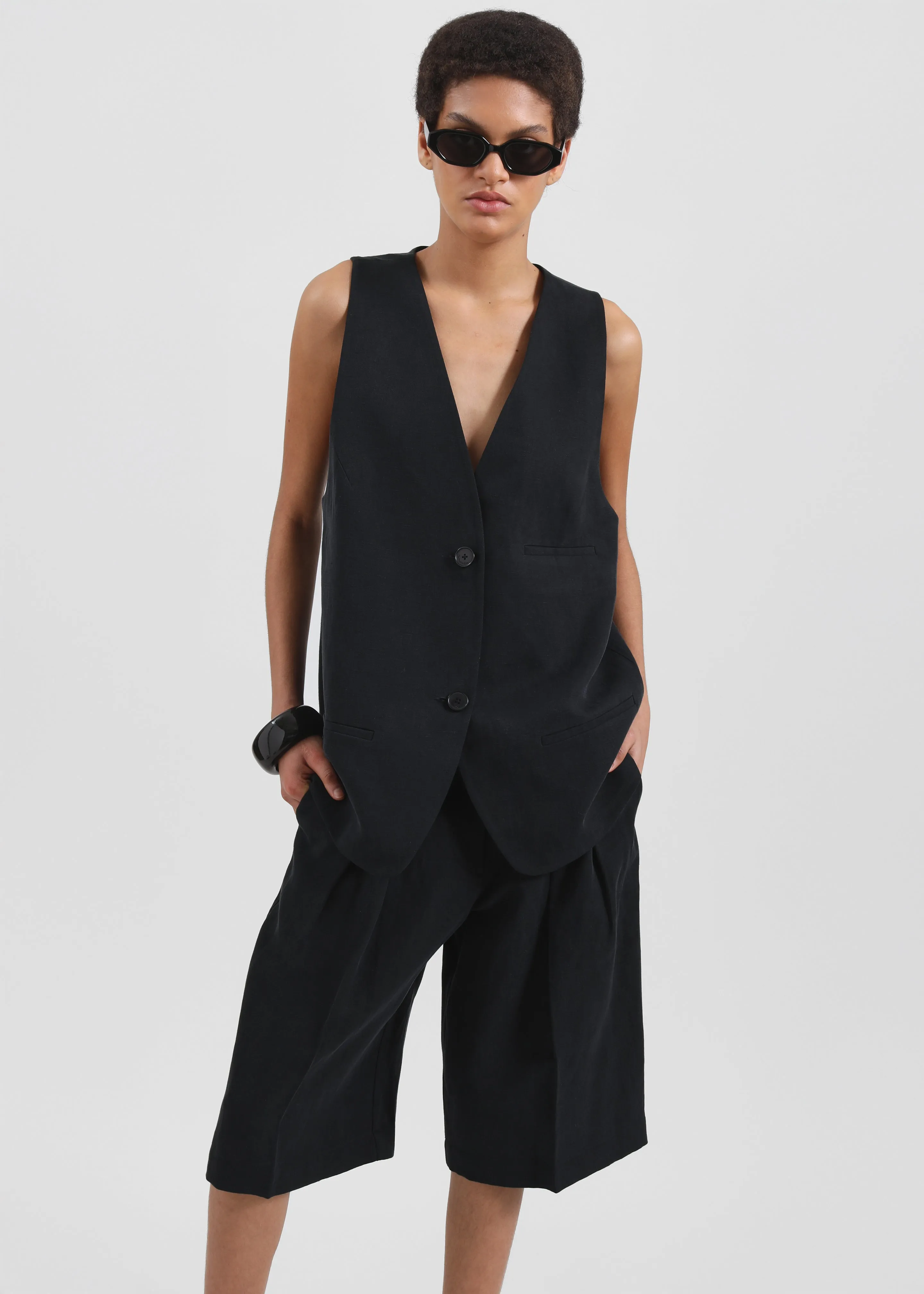 Bilbao Pleated Linen Bermuda Shorts - Black sold by Frankie Shop product image thumbnail 4