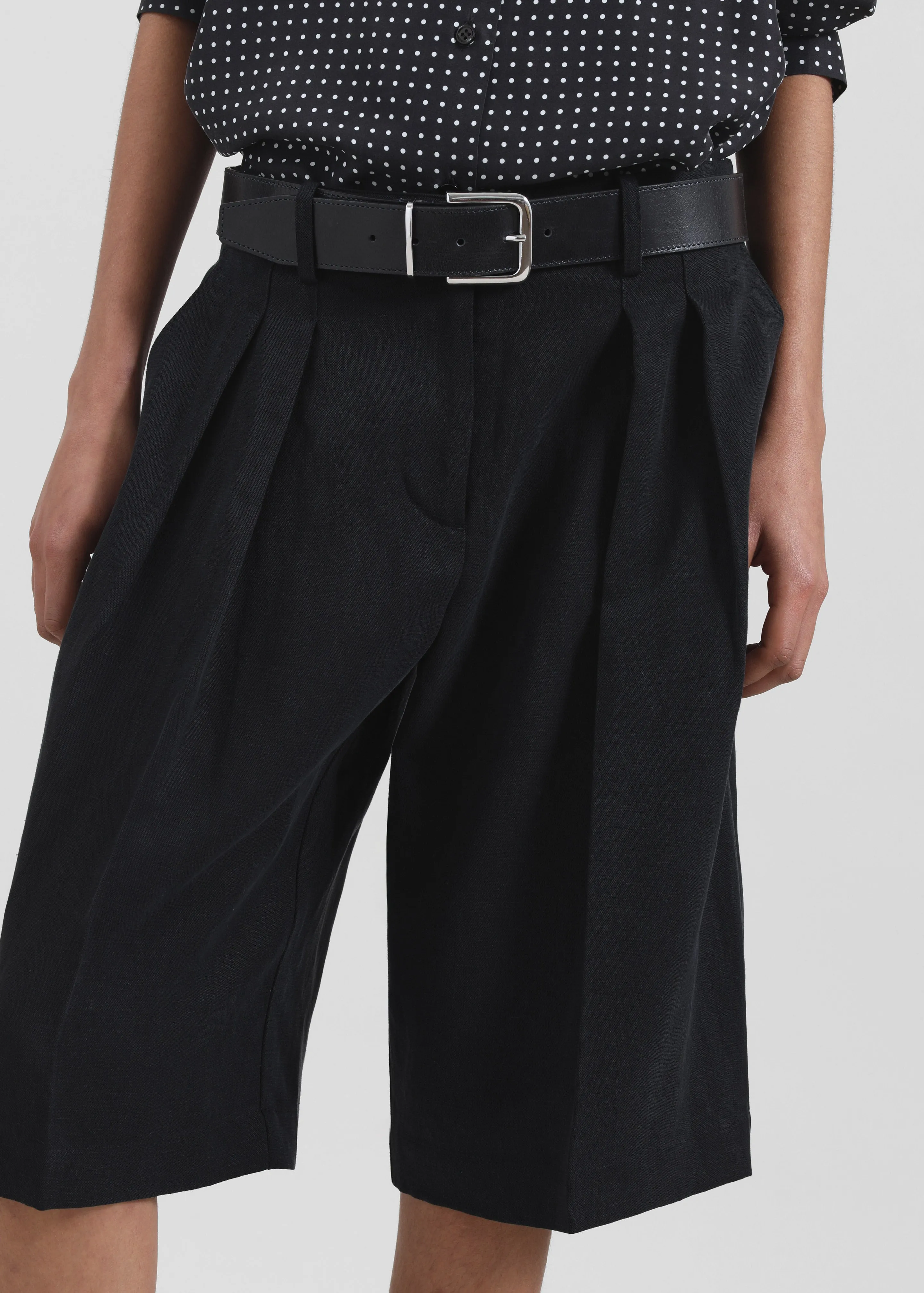 Bilbao Pleated Linen Bermuda Shorts - Black sold by Frankie Shop product image thumbnail 2