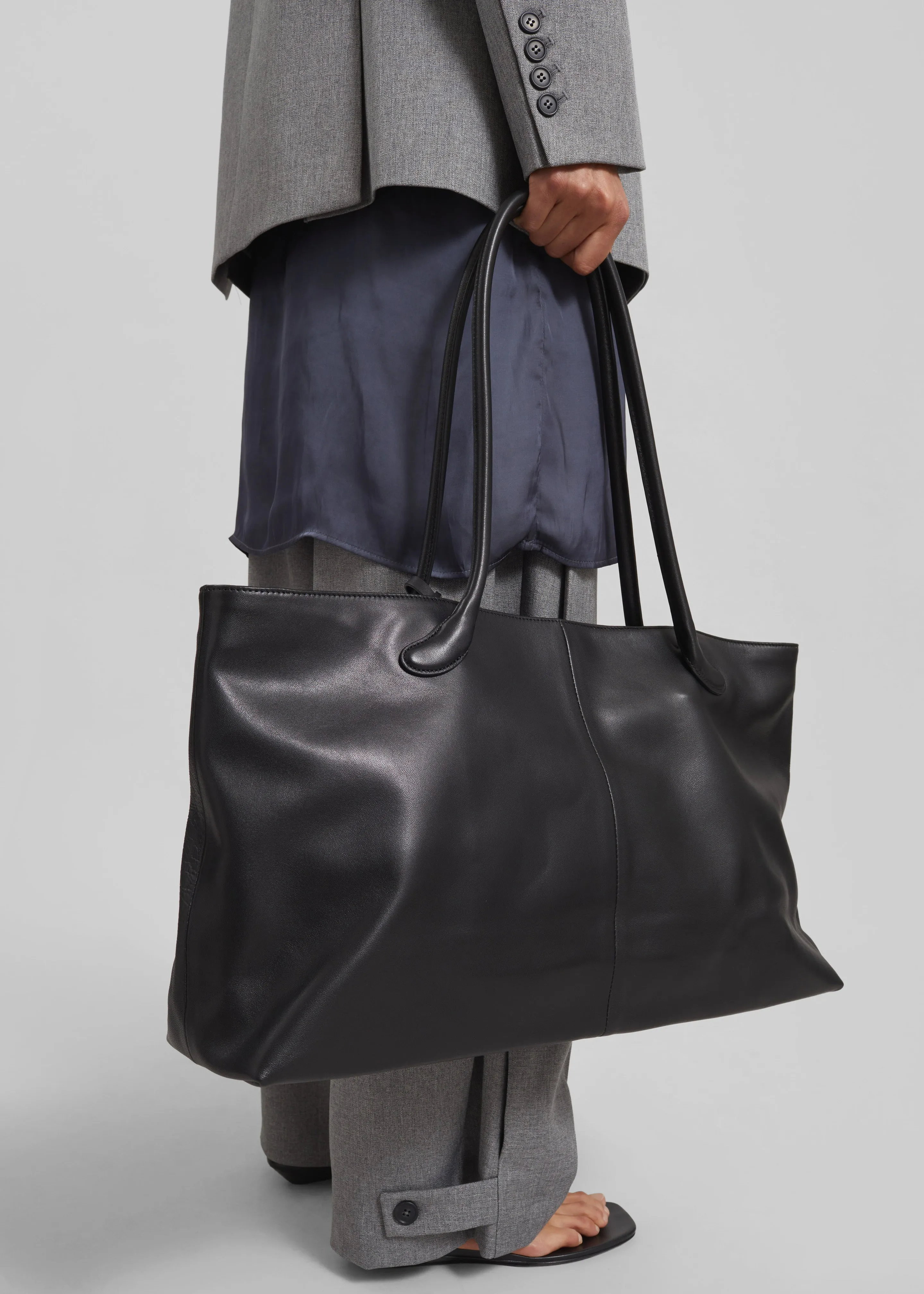 Low Classic Haricot Bag - Leather Black sold by Frankie Shop product image thumbnail 4