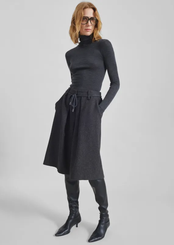 Hemavan Bermuda Shorts - Dark Grey made by Frankie Shop