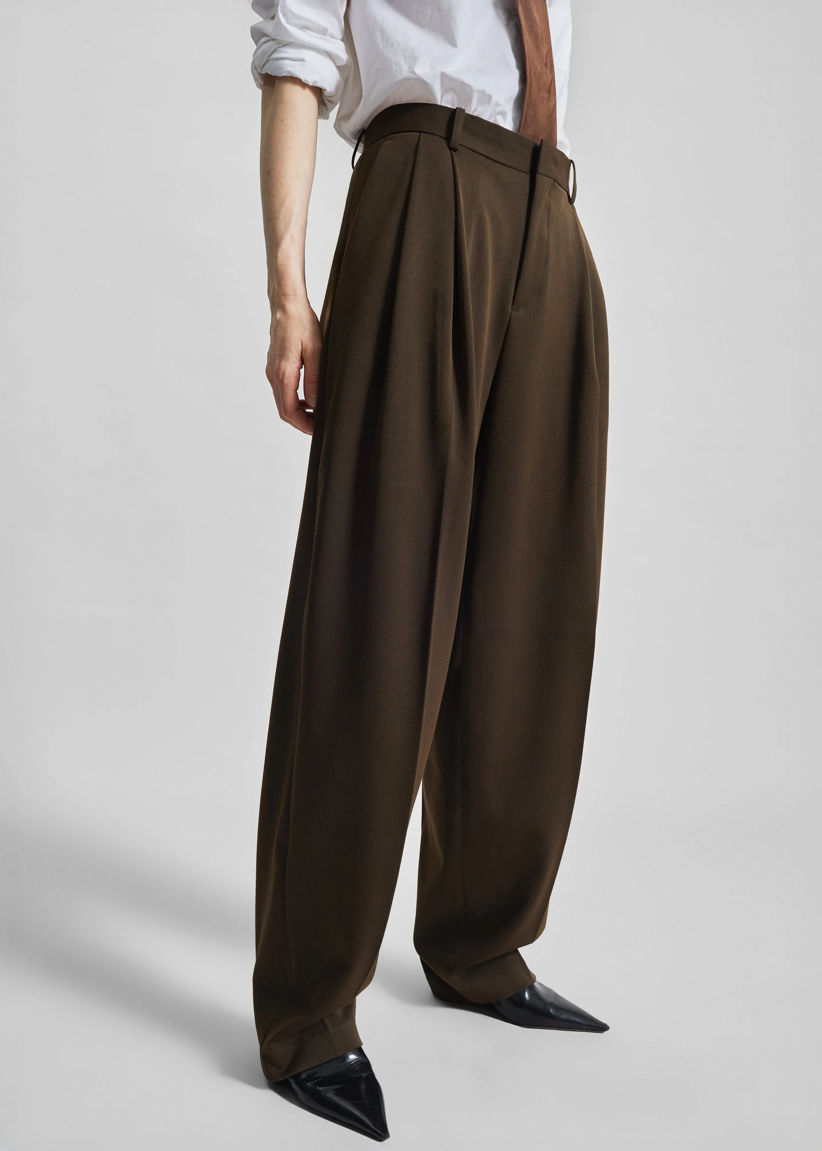 Vester Pleated Trousers - Brown sold by Frankie Shop