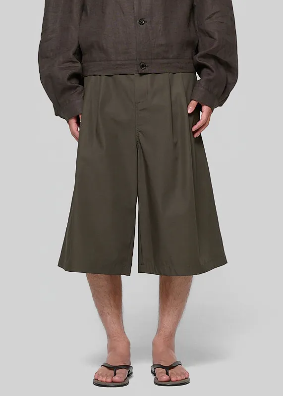 Amomento Two Tuck Wide Shorts - Brown made by Amomento