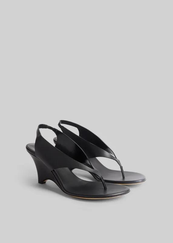Le Monde Beryl Langley Thong Wedges - Black made by Le Monde Beryl
