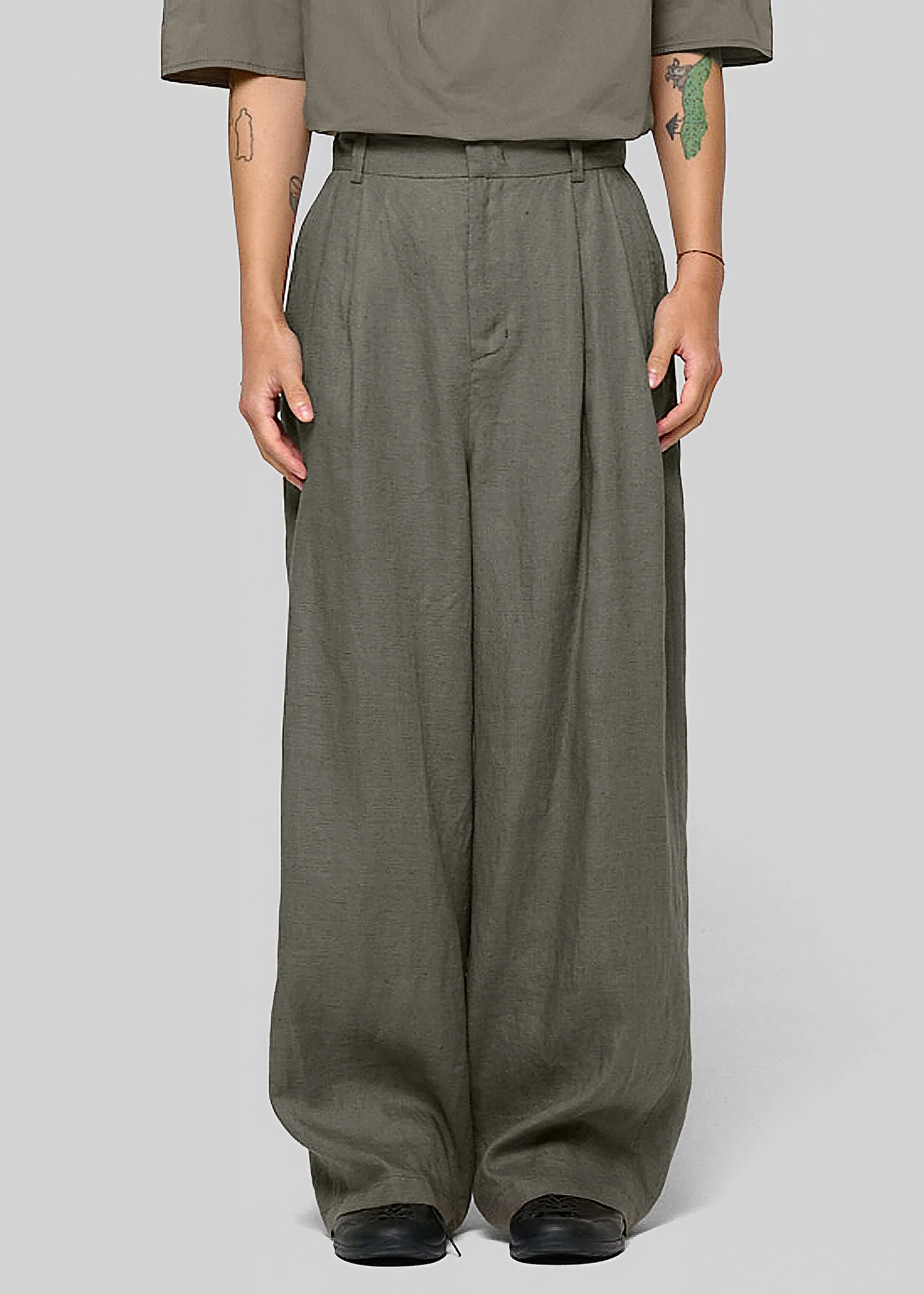 Amomento Linen Two Tuck Wide Pants - Khaki sold by Frankie Shop product image thumbnail 2