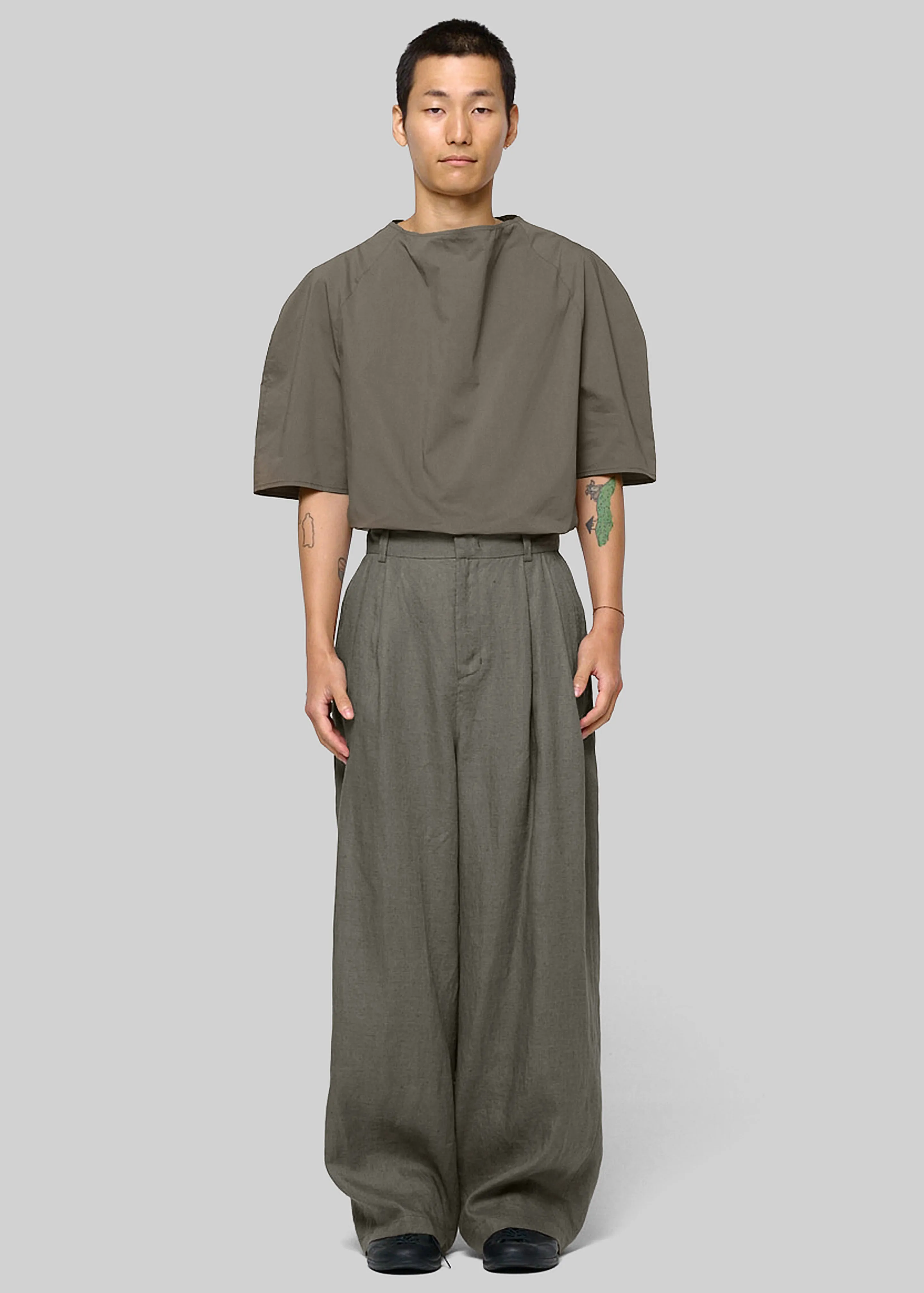 Amomento Linen Two Tuck Wide Pants - Khaki sold by Frankie Shop
