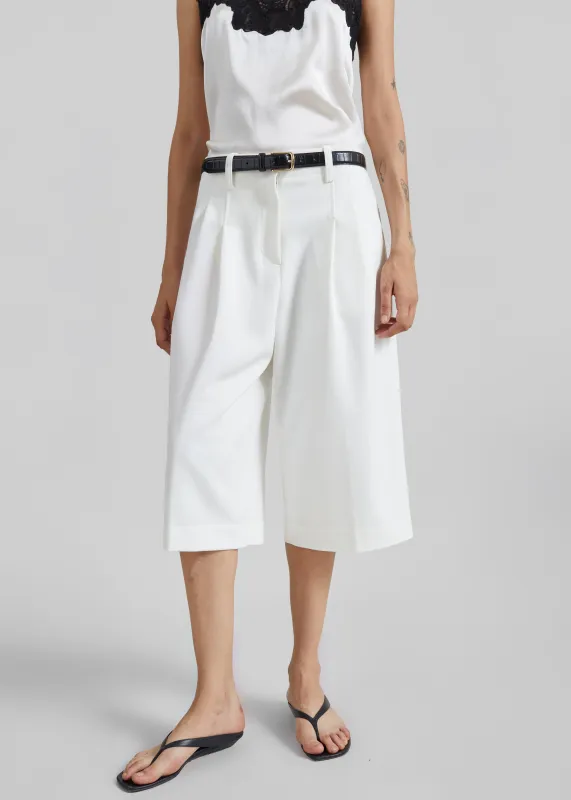 Jag Pleated Bermuda Shorts - White made by Frankie Shop