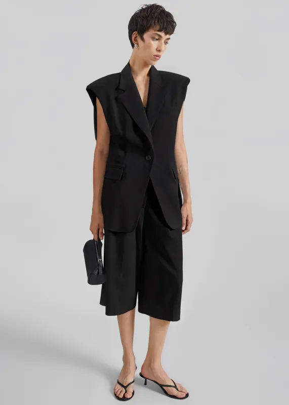 Jag Pleated Bermuda Shorts - Black made by Frankie Shop