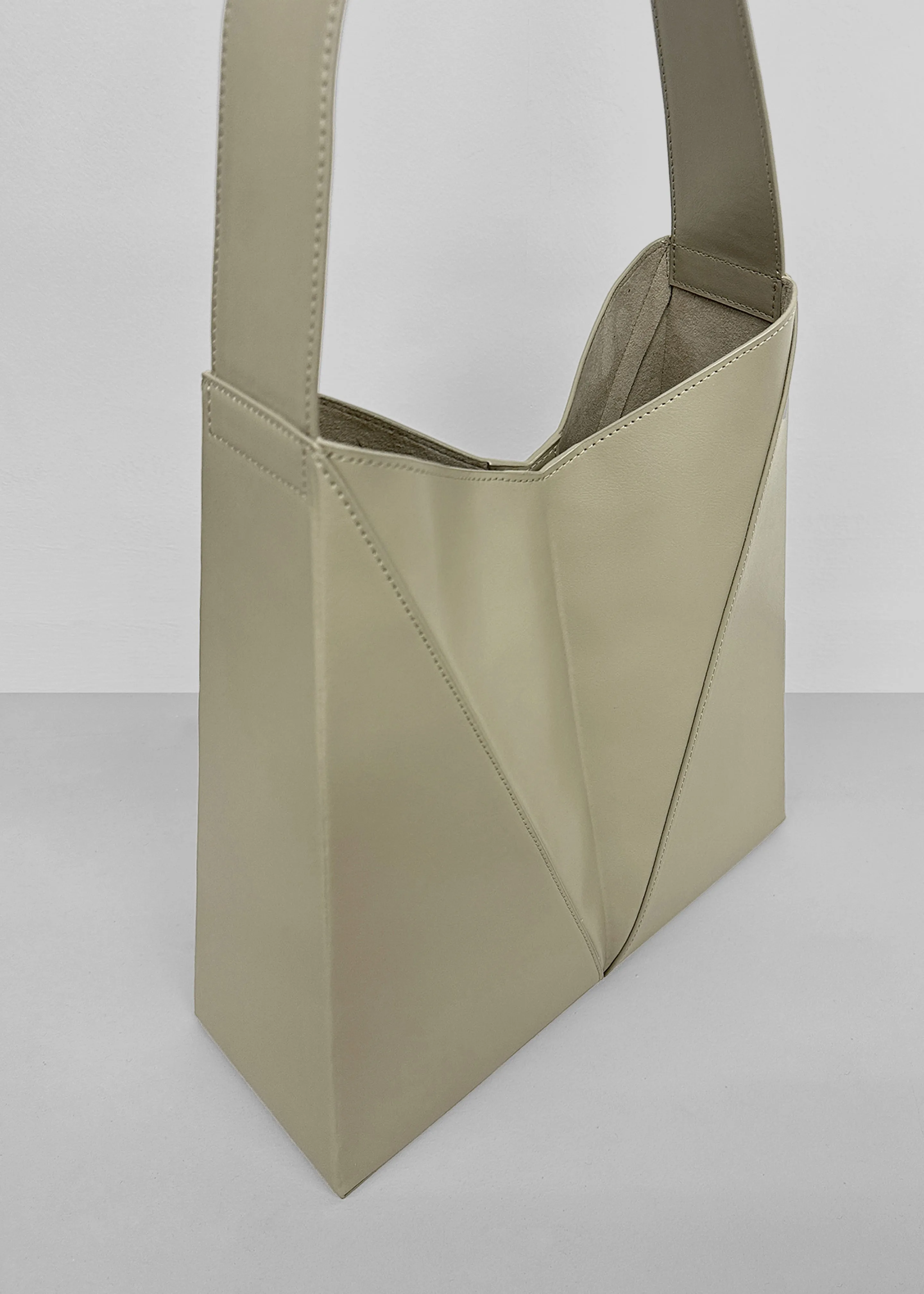 [LOW CLASSIC] / ☆ 24SS FOLDED CUBE TOTE BAG / KHAKI Low Classic Folded Cube Tote Bag - Khaki | Parallel