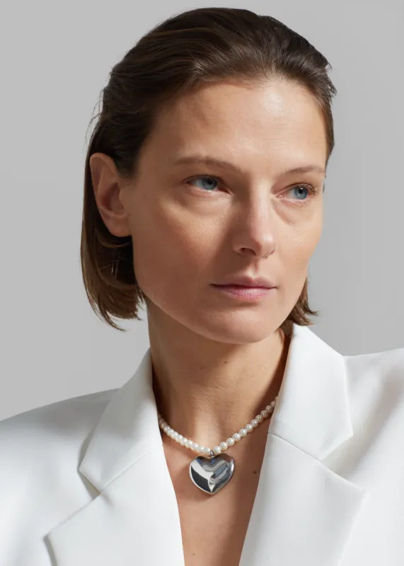 Della Pearl Necklace - White made by Frankie Shop