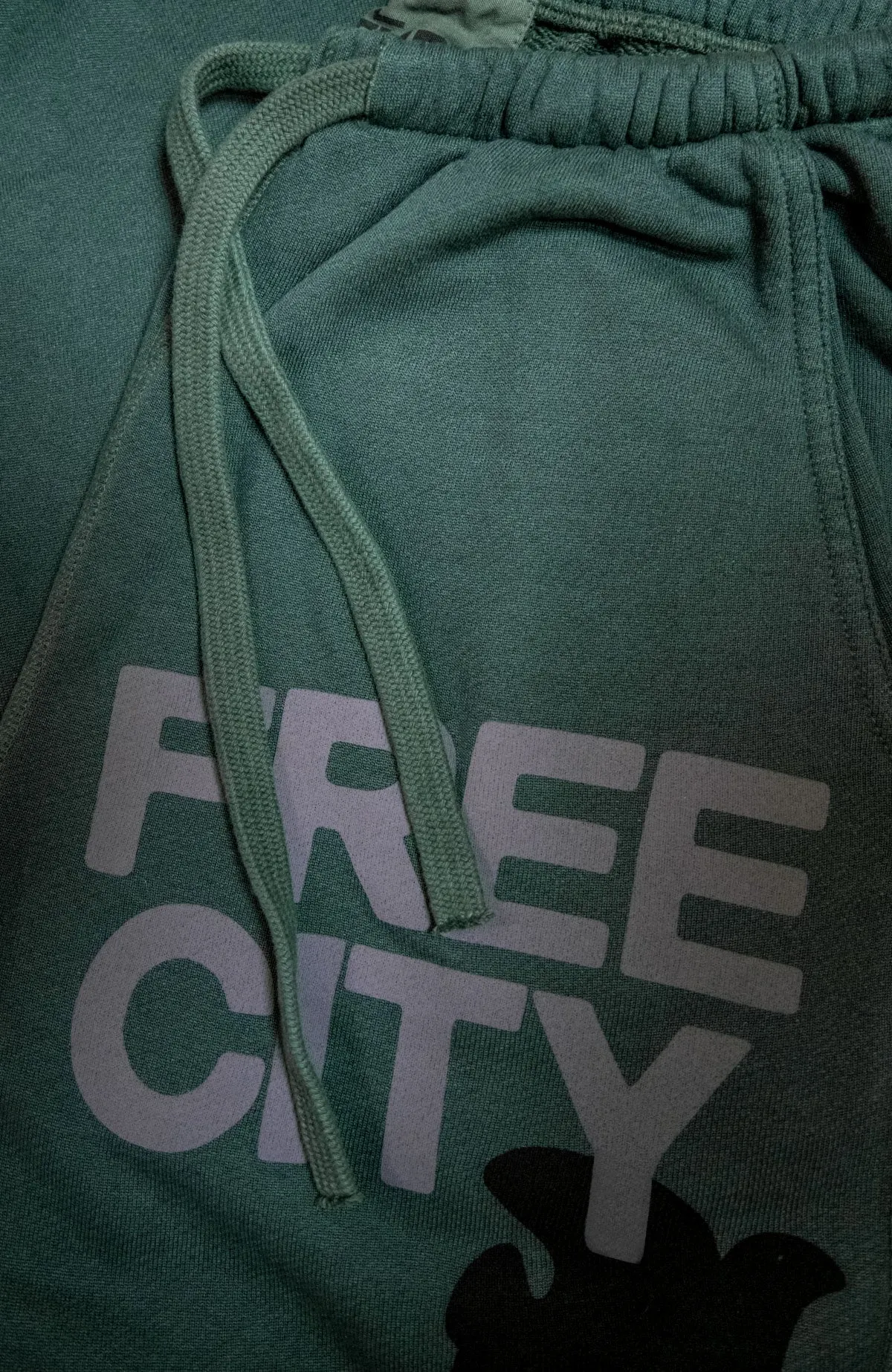 SUPERFLUFF POCKET LUX sweatpant - bush sold by freecity product image thumbnail 2