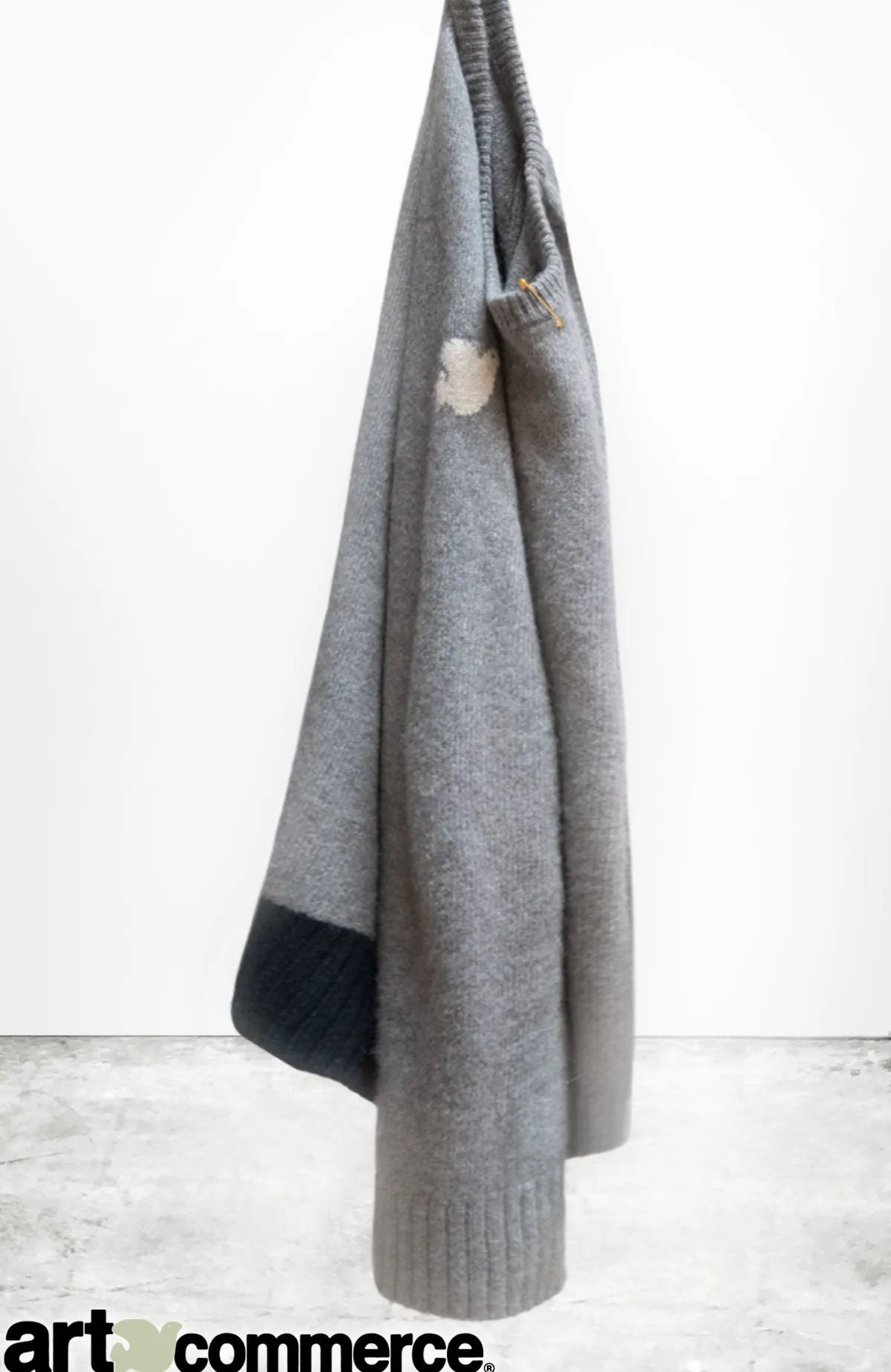 BACKSTRIKE DOVE SUPERLUX CASHMERE crew - dovegray/deeplynavy sold by freecity