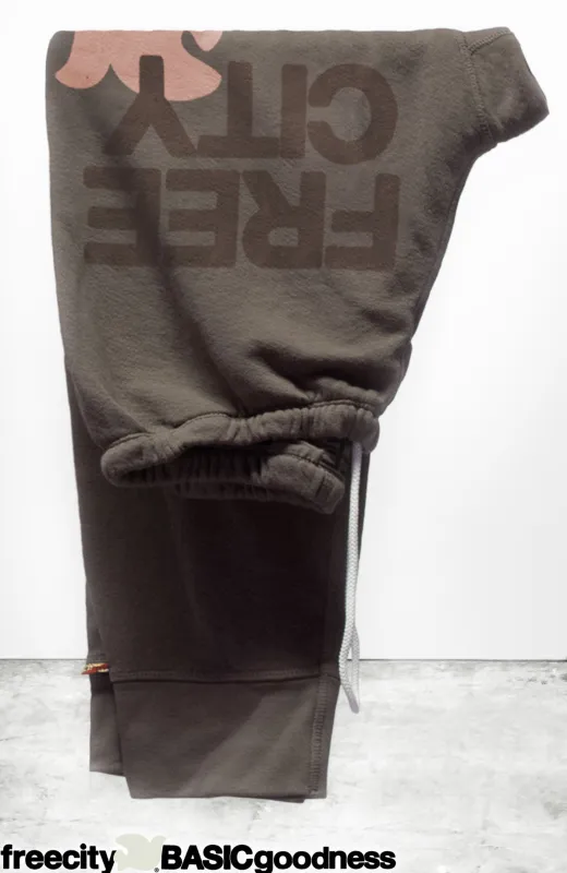 FREECITY 3/4 sweats - mud sold by freecity
