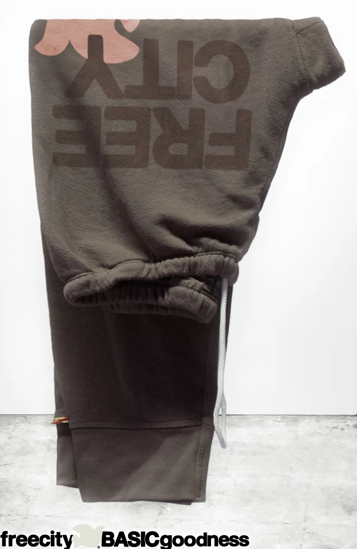 FREECITY 3/4 sweats - mud sold by freecity