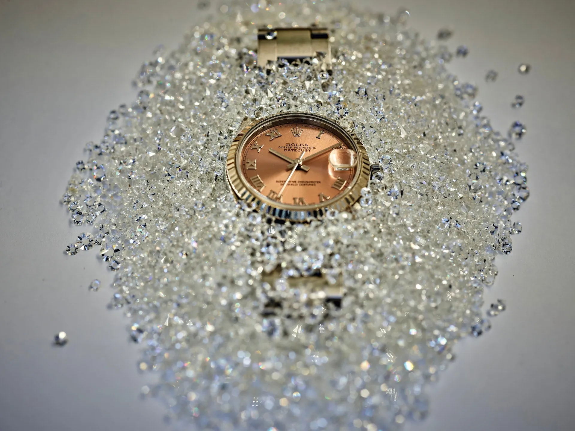 The Watch Book Rolex (4th Revised Edition) sold by Gestalten product image thumbnail 3