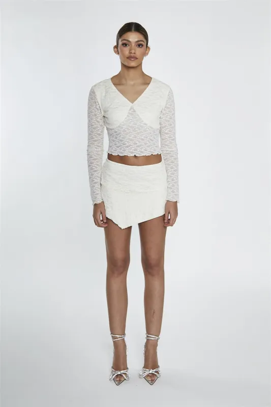 Low Waist Lace Mini Skirt in Cream Lace made by Glamorous