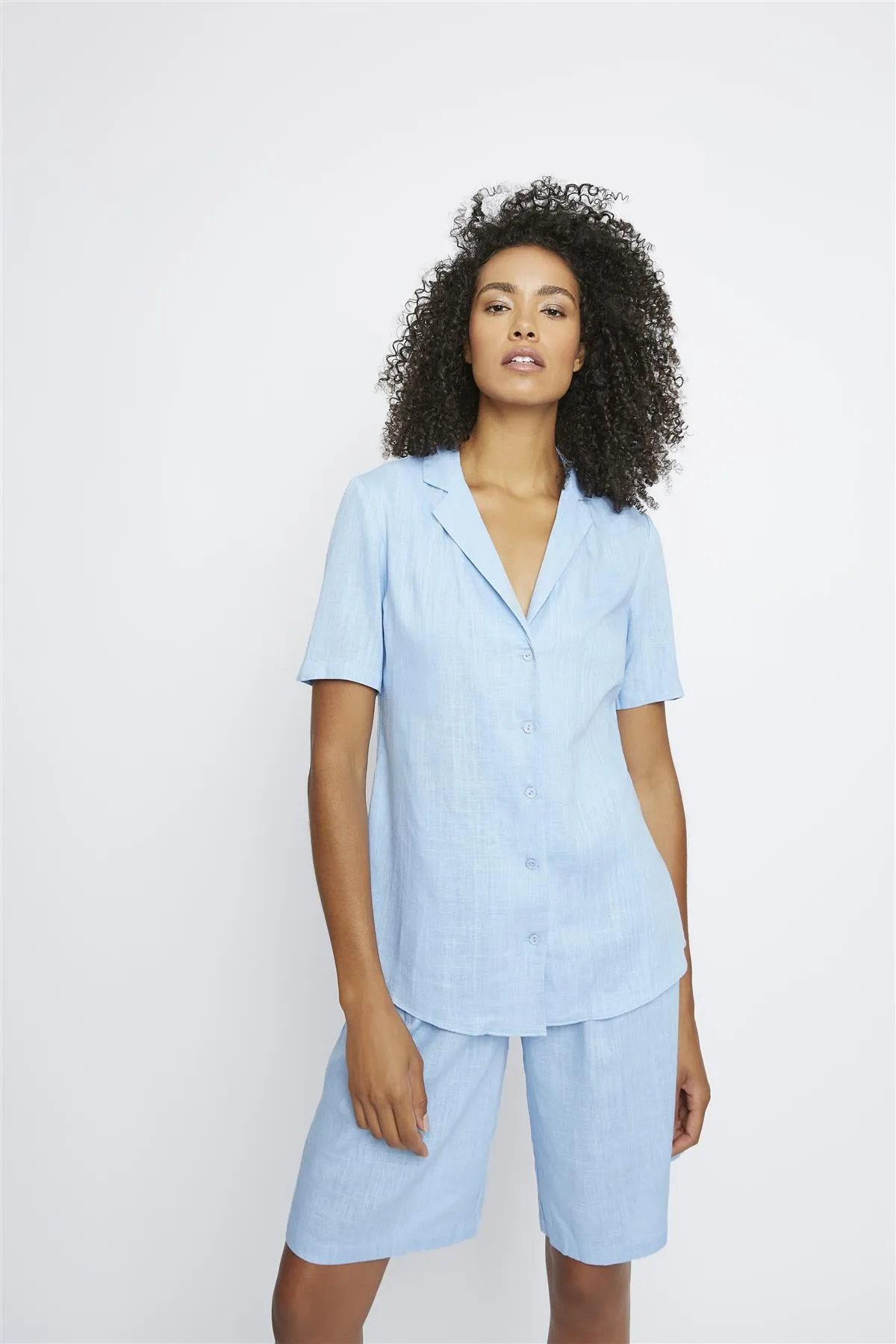 Sky-Blue Relaxed-Fit Button-up-Shirt sold by Glamorous product image thumbnail 3