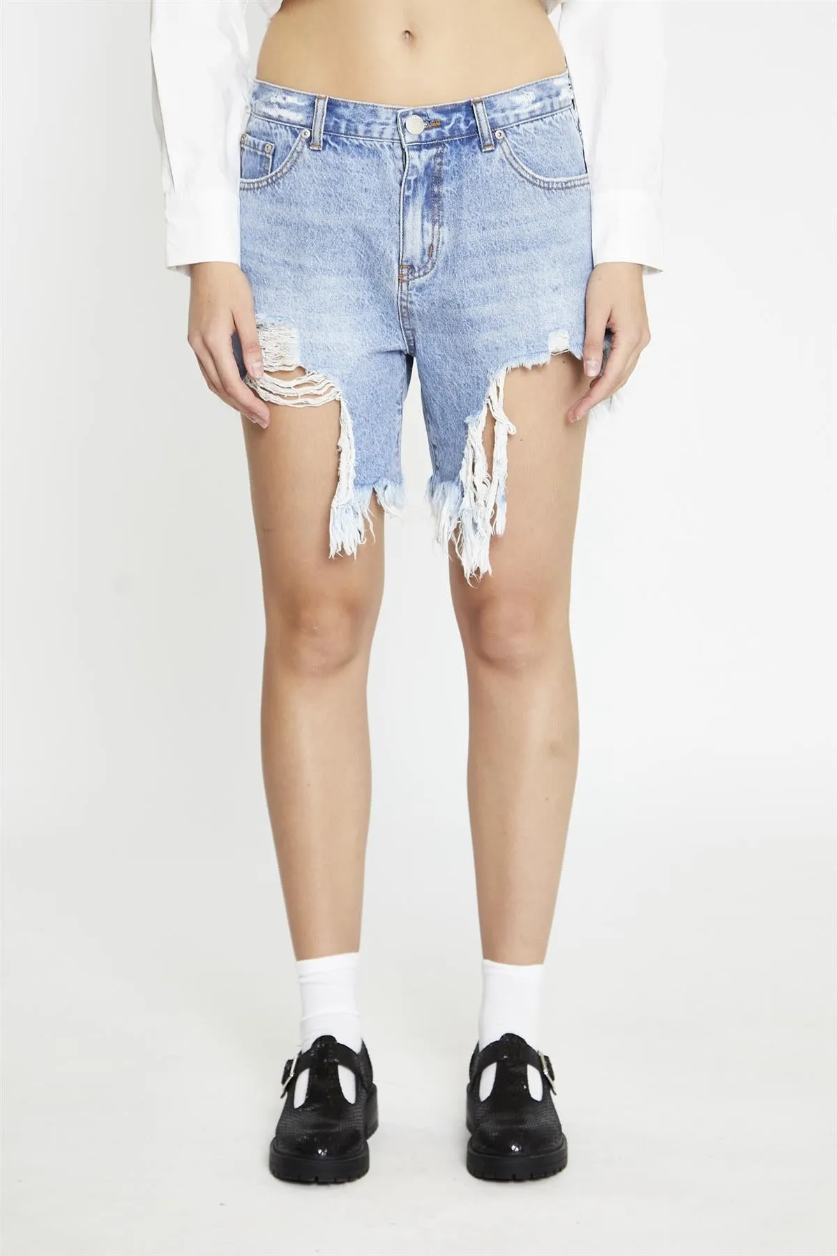 Mid-Stonewash Ripped Denim-Shorts sold by Glamorous product image thumbnail 3